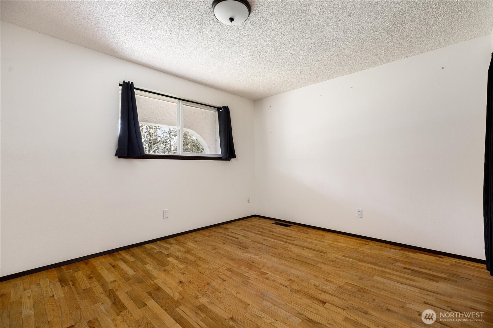 987 E Crescent Harbor Road , Oak Harbor, WA 98277