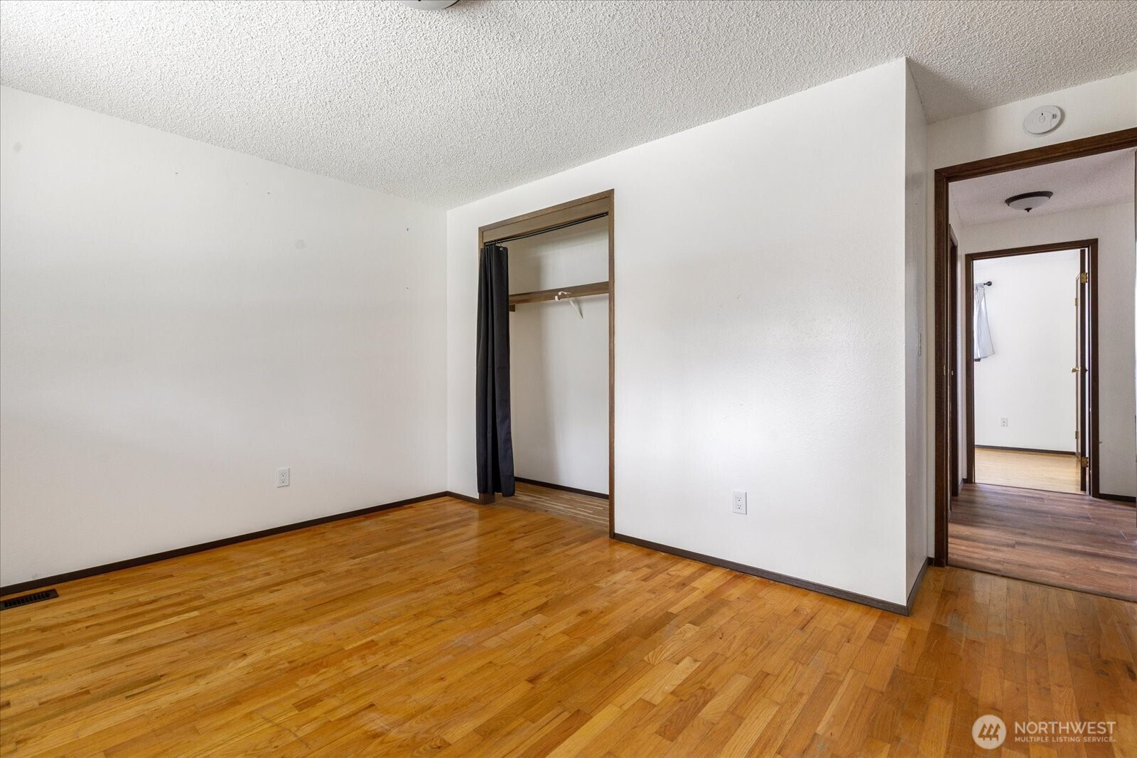 987 E Crescent Harbor Road , Oak Harbor, WA 98277