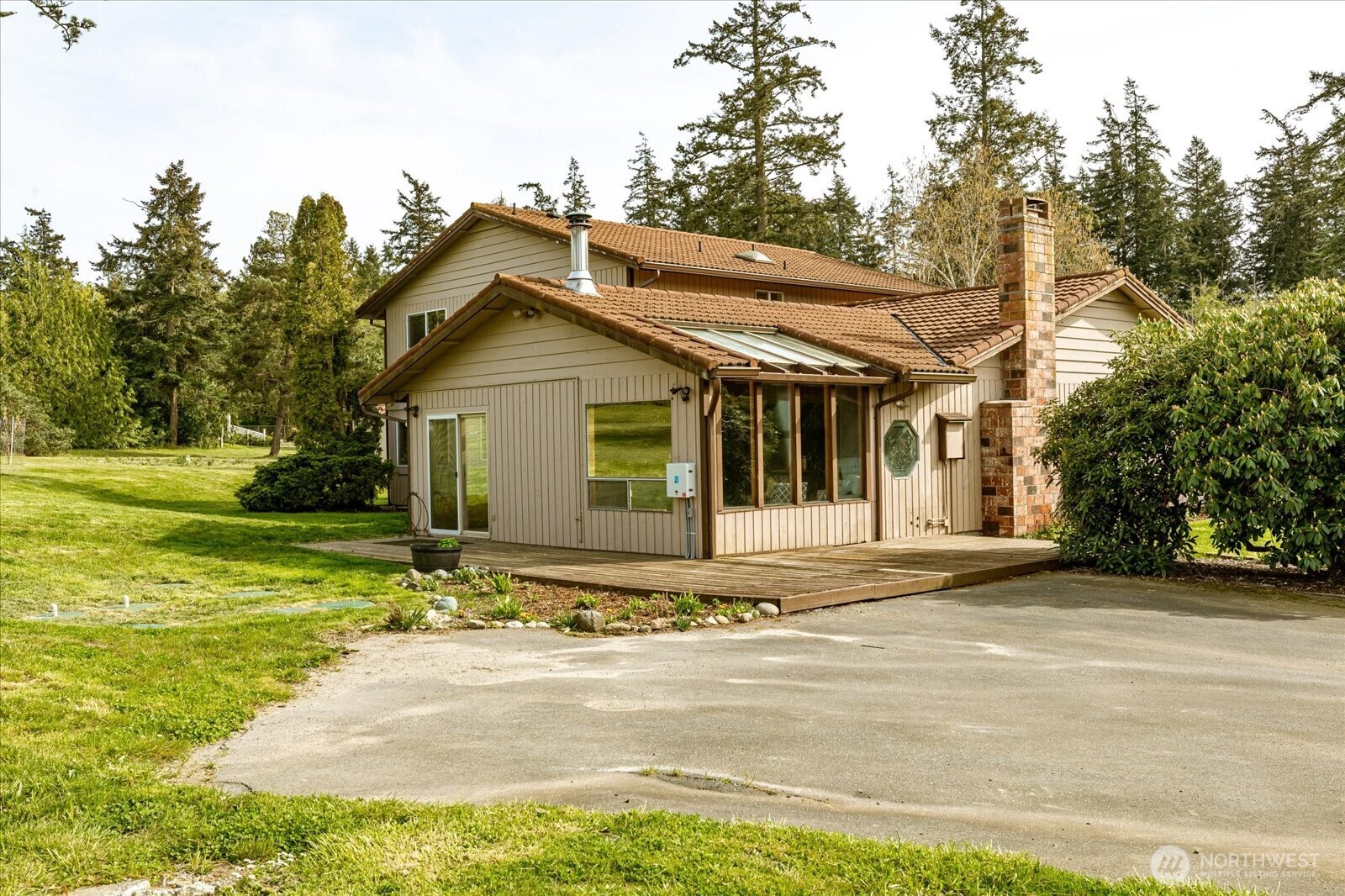 987 E Crescent Harbor Road , Oak Harbor, WA 98277