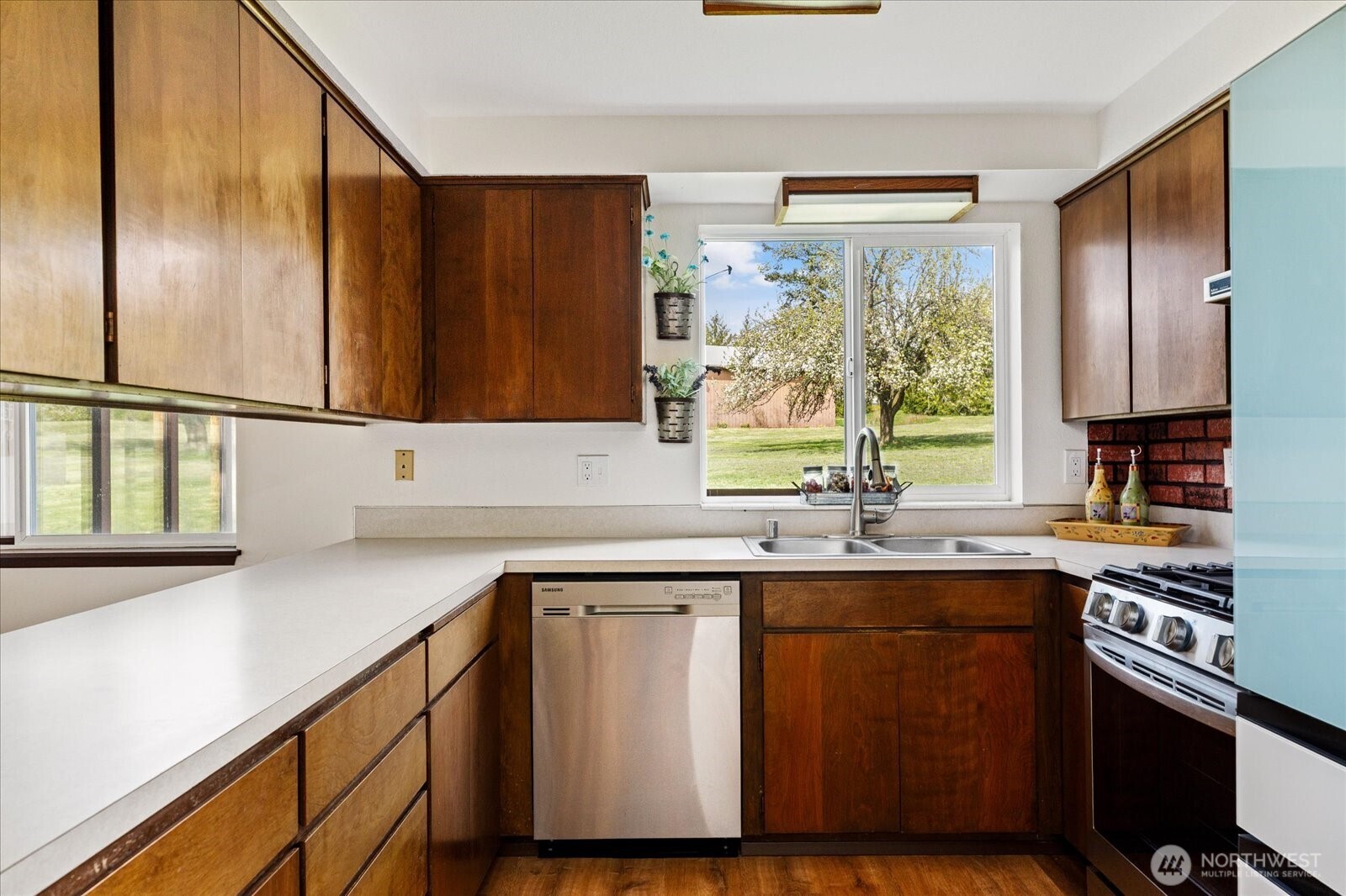 987 E Crescent Harbor Road , Oak Harbor, WA 98277