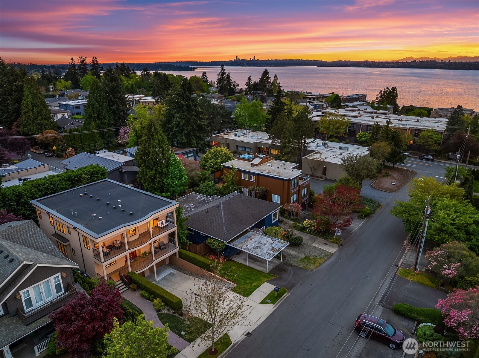 323 6th Avenue S, Kirkland, WA 98033