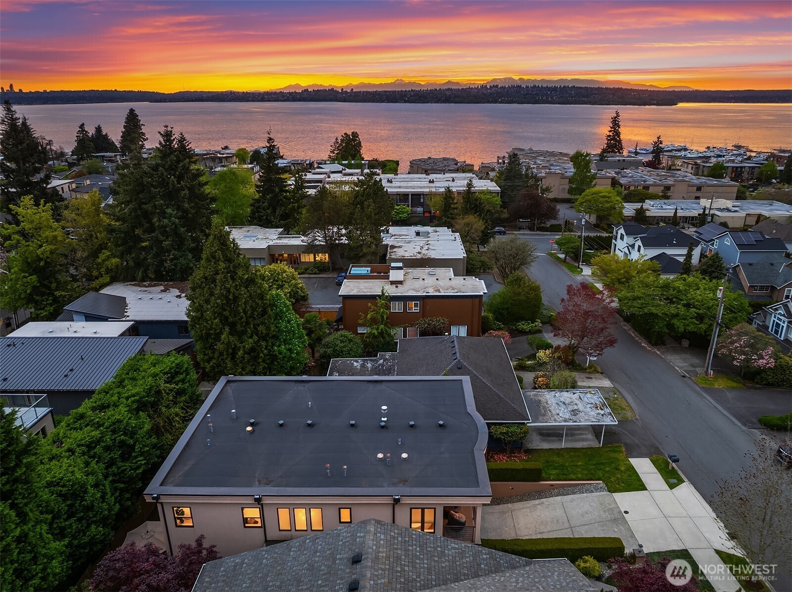323 6th Avenue S, Kirkland, WA 98033