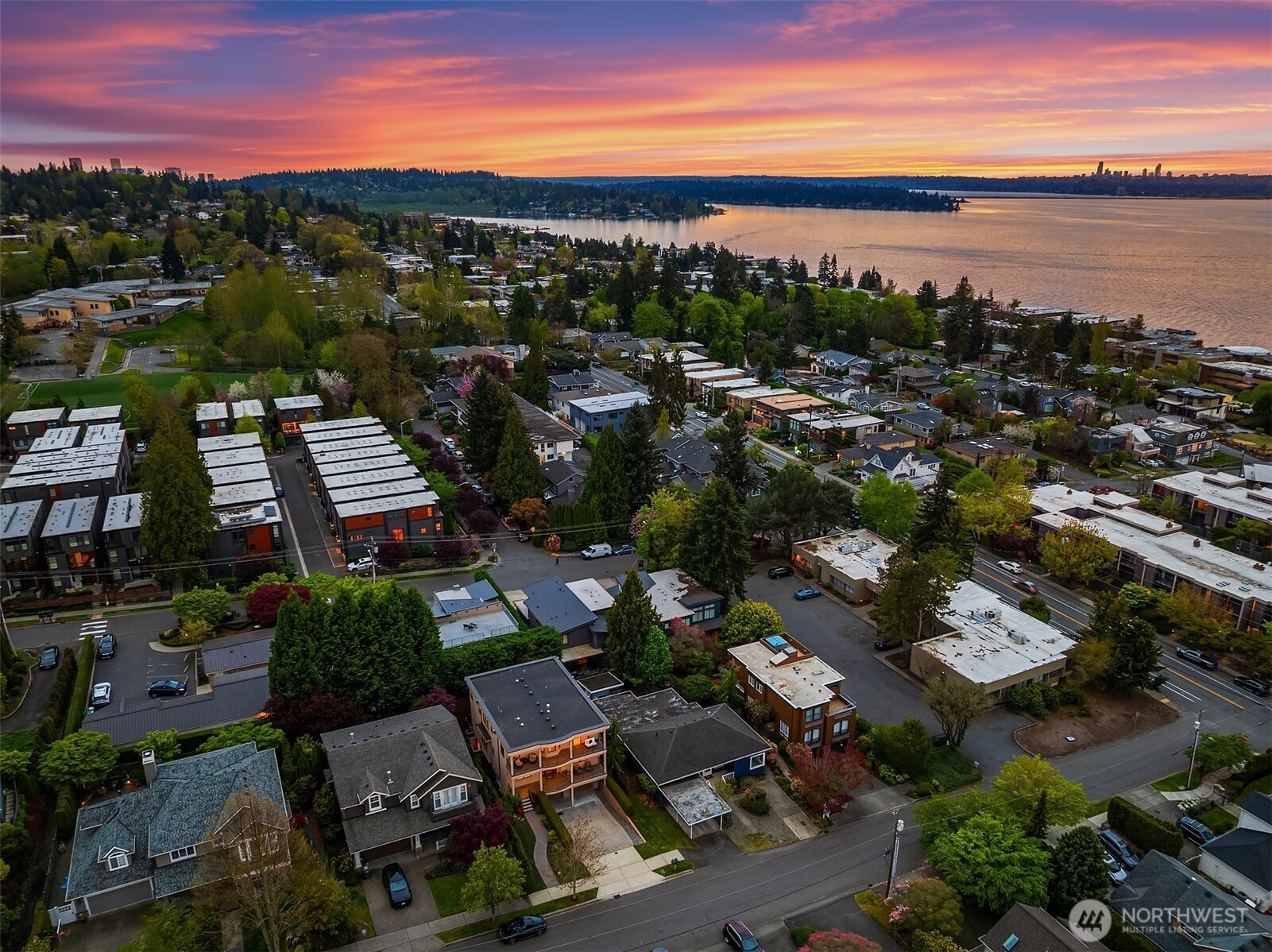 323 6th Avenue S, Kirkland, WA 98033