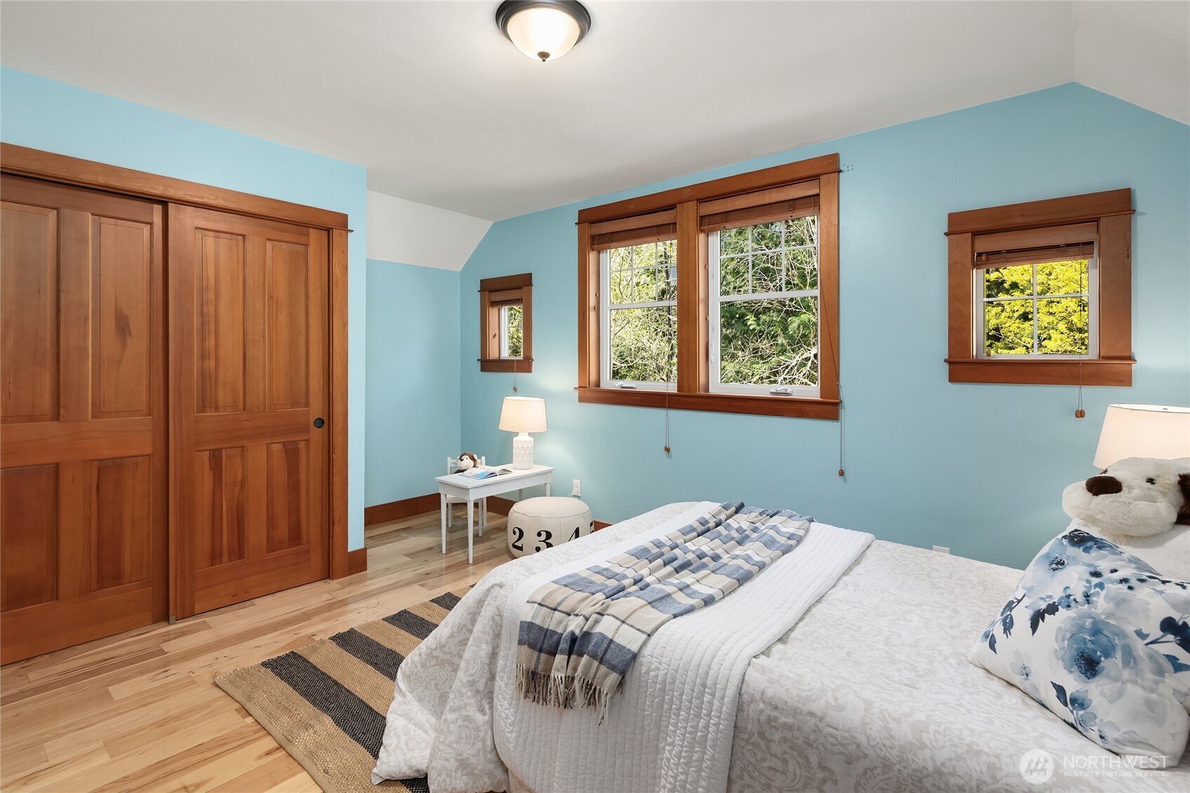 14340 Shasta Lane NE, Bainbridge Island, WA 98110