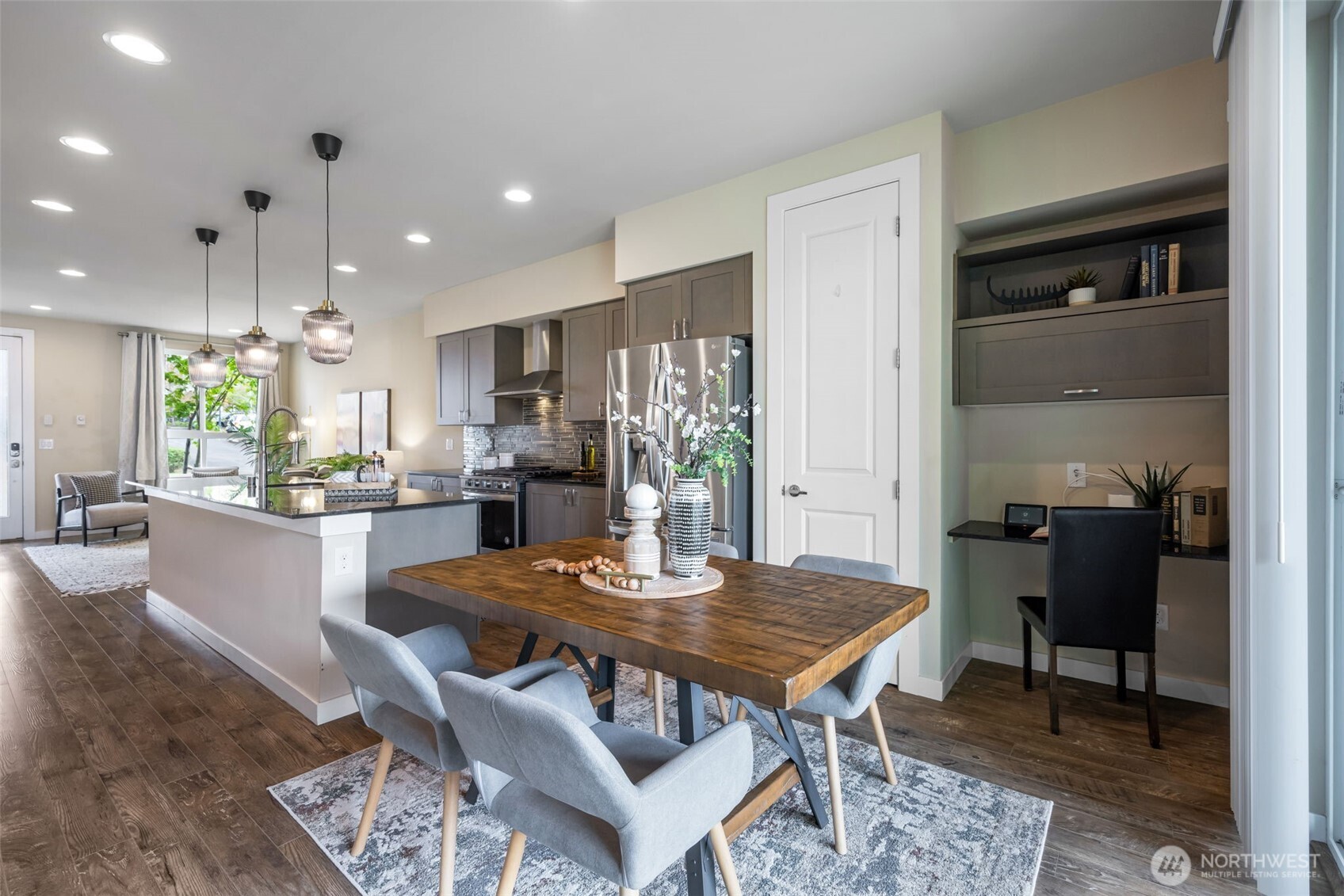 9725 10th Place SW, Seattle, WA 98106