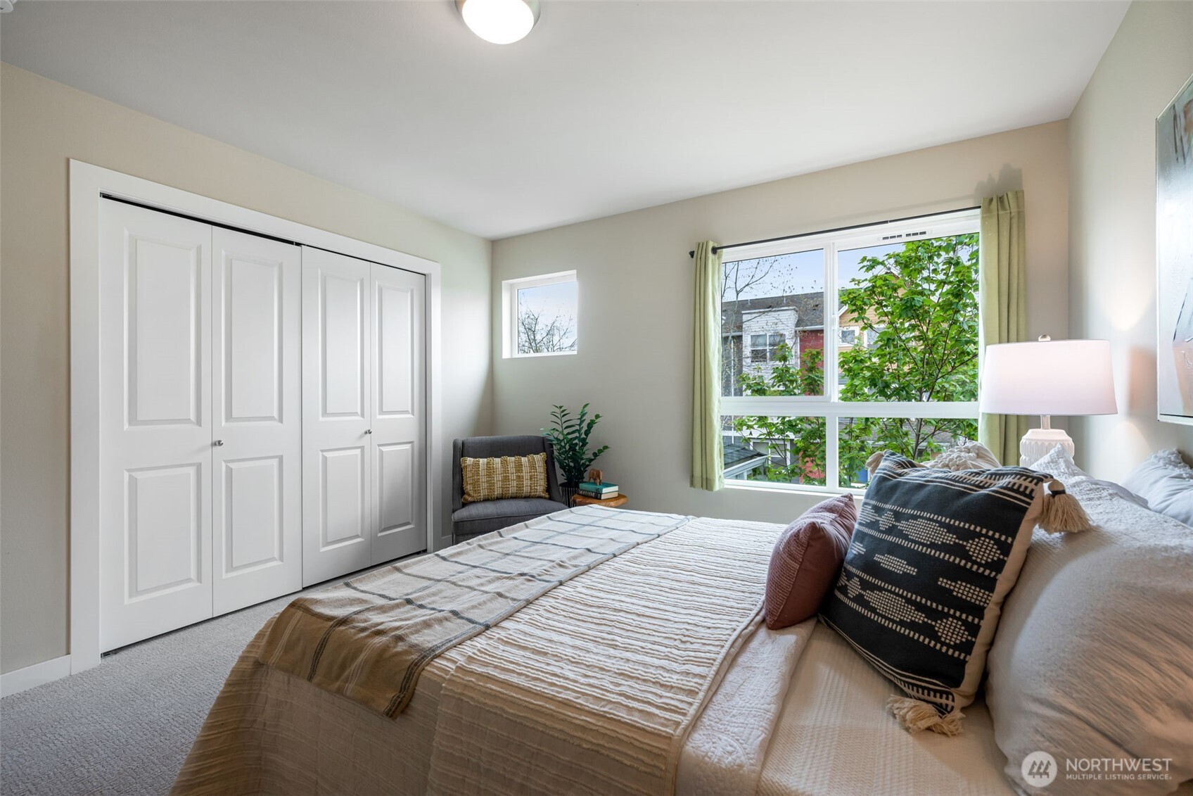 9725 10th Place SW, Seattle, WA 98106