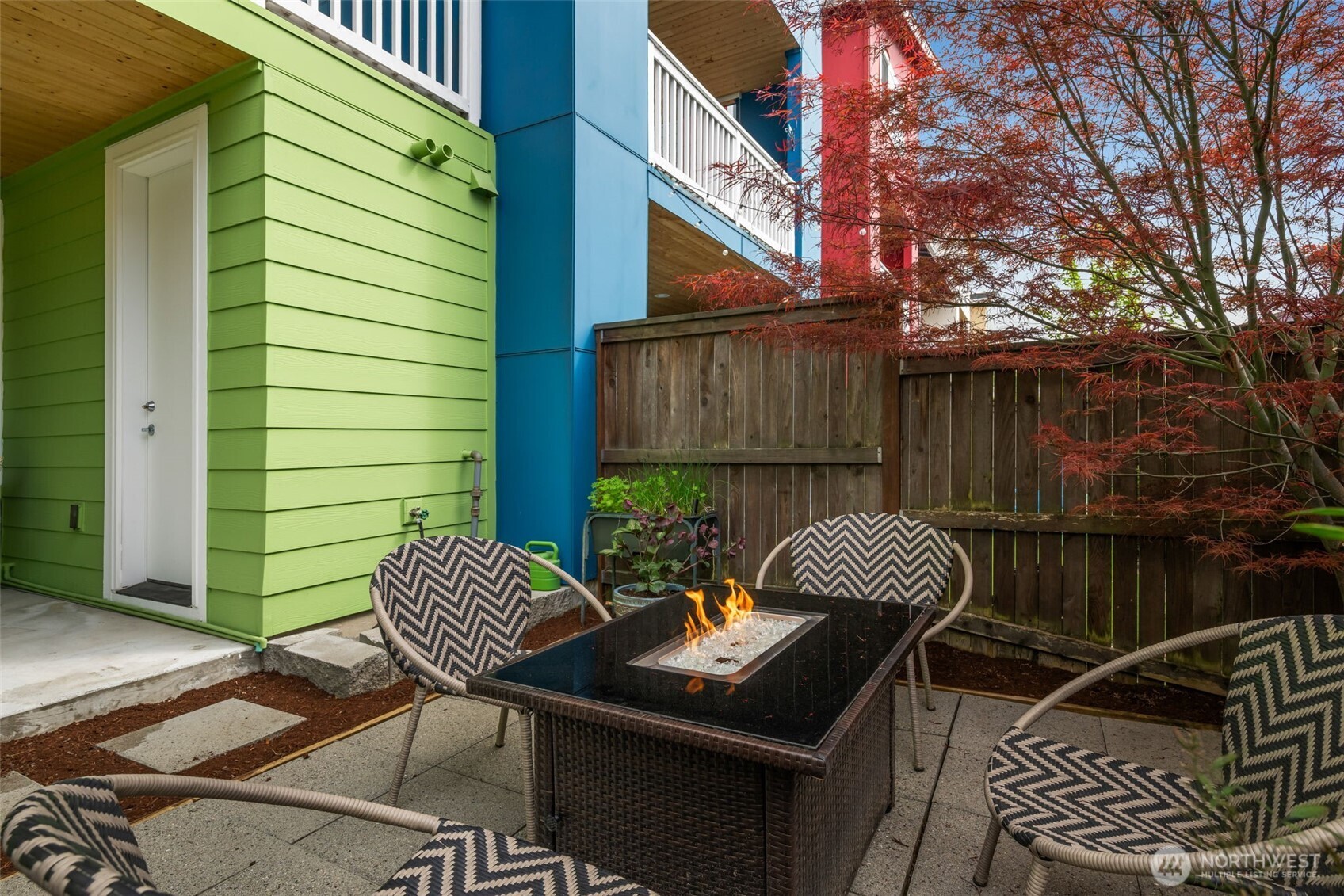 9725 10th Place SW, Seattle, WA 98106