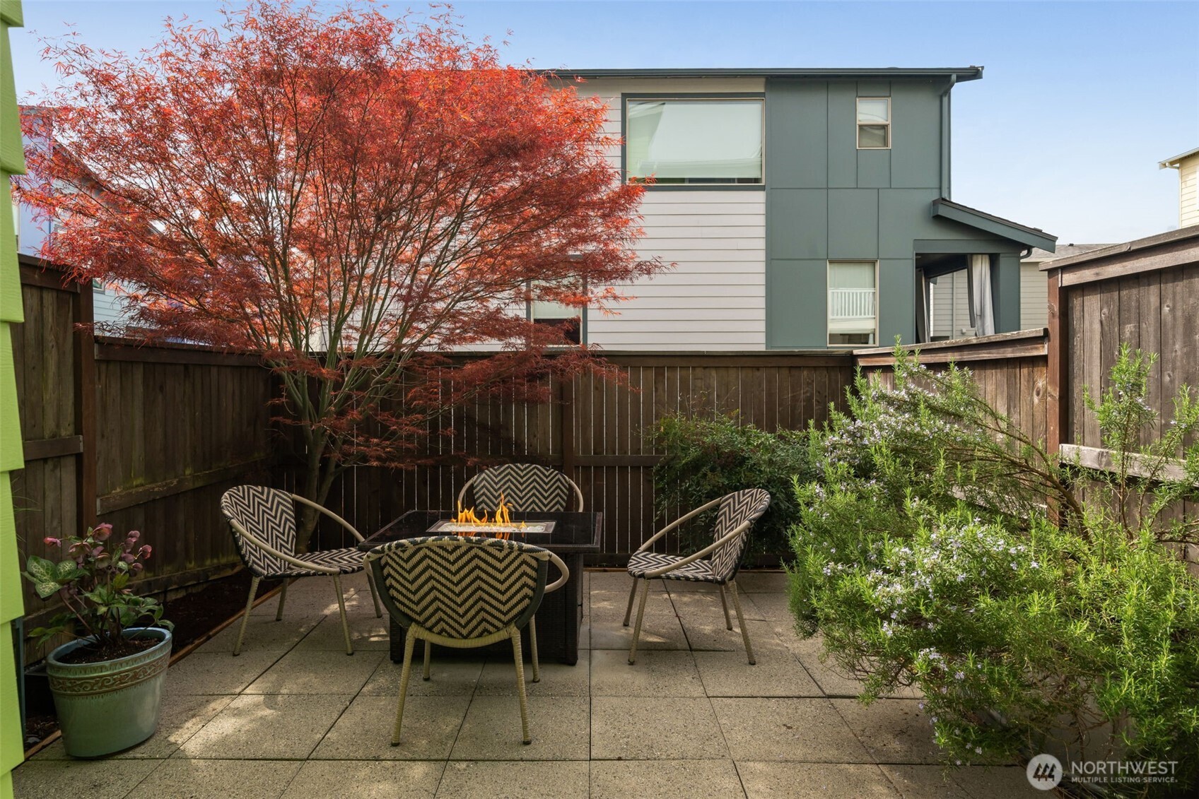 9725 10th Place SW, Seattle, WA 98106