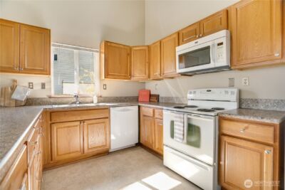 3023 Bridgeport Way W #B, University Place, WA 98466 - Photo 4