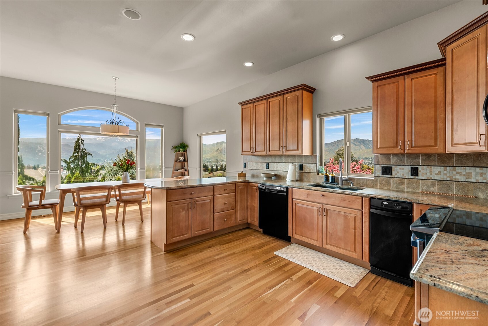 718 Briarwood Drive , East Wenatchee, WA 98802