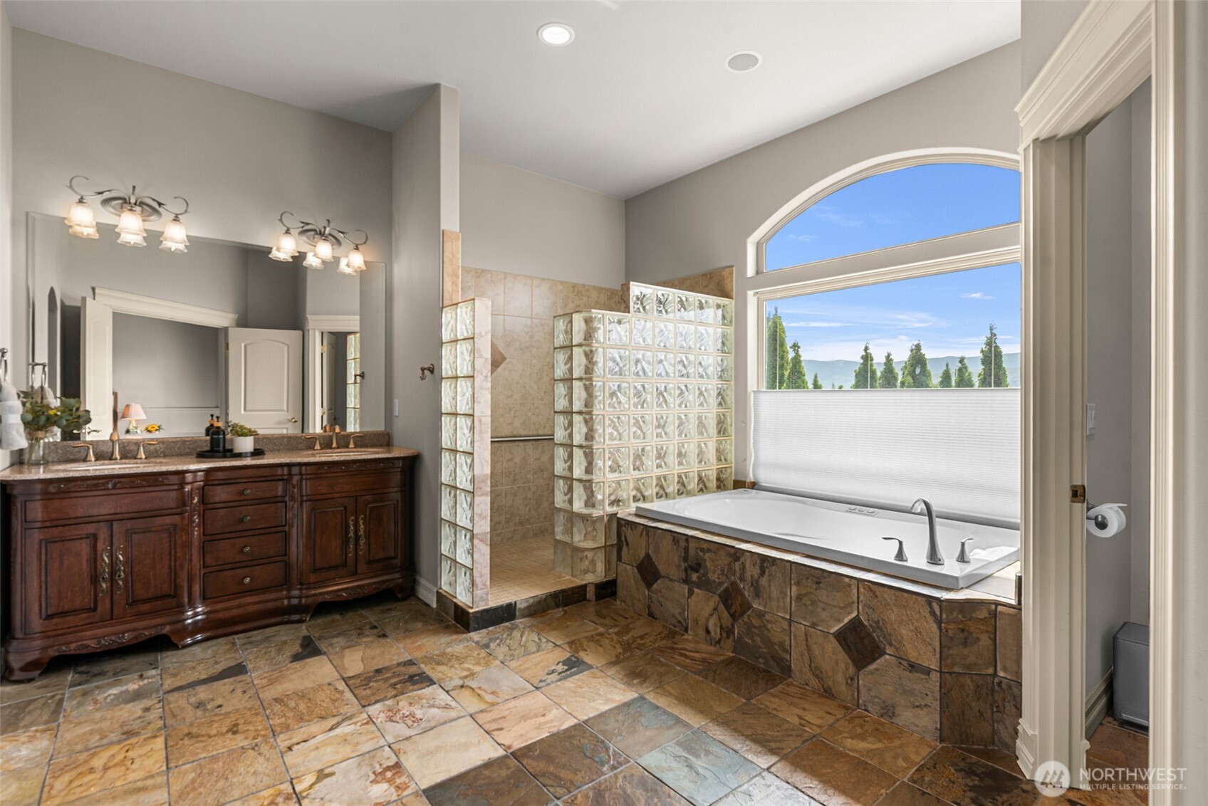 718 Briarwood Drive , East Wenatchee, WA 98802