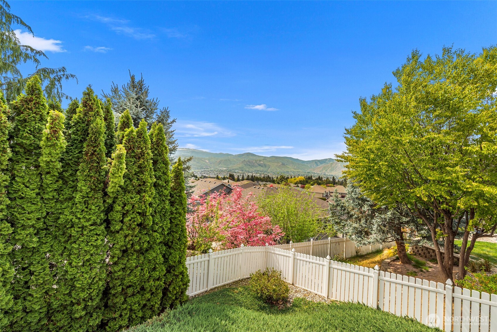 718 Briarwood Drive , East Wenatchee, WA 98802