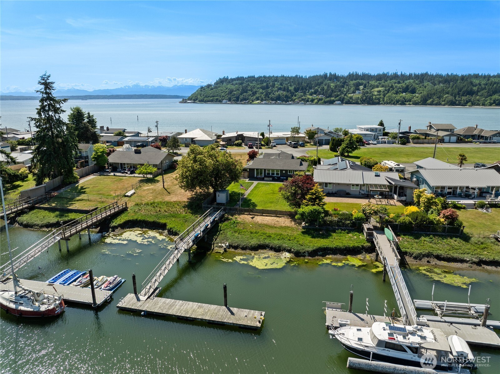 8145 Sandy Hook Terrace , Clinton, WA 98236