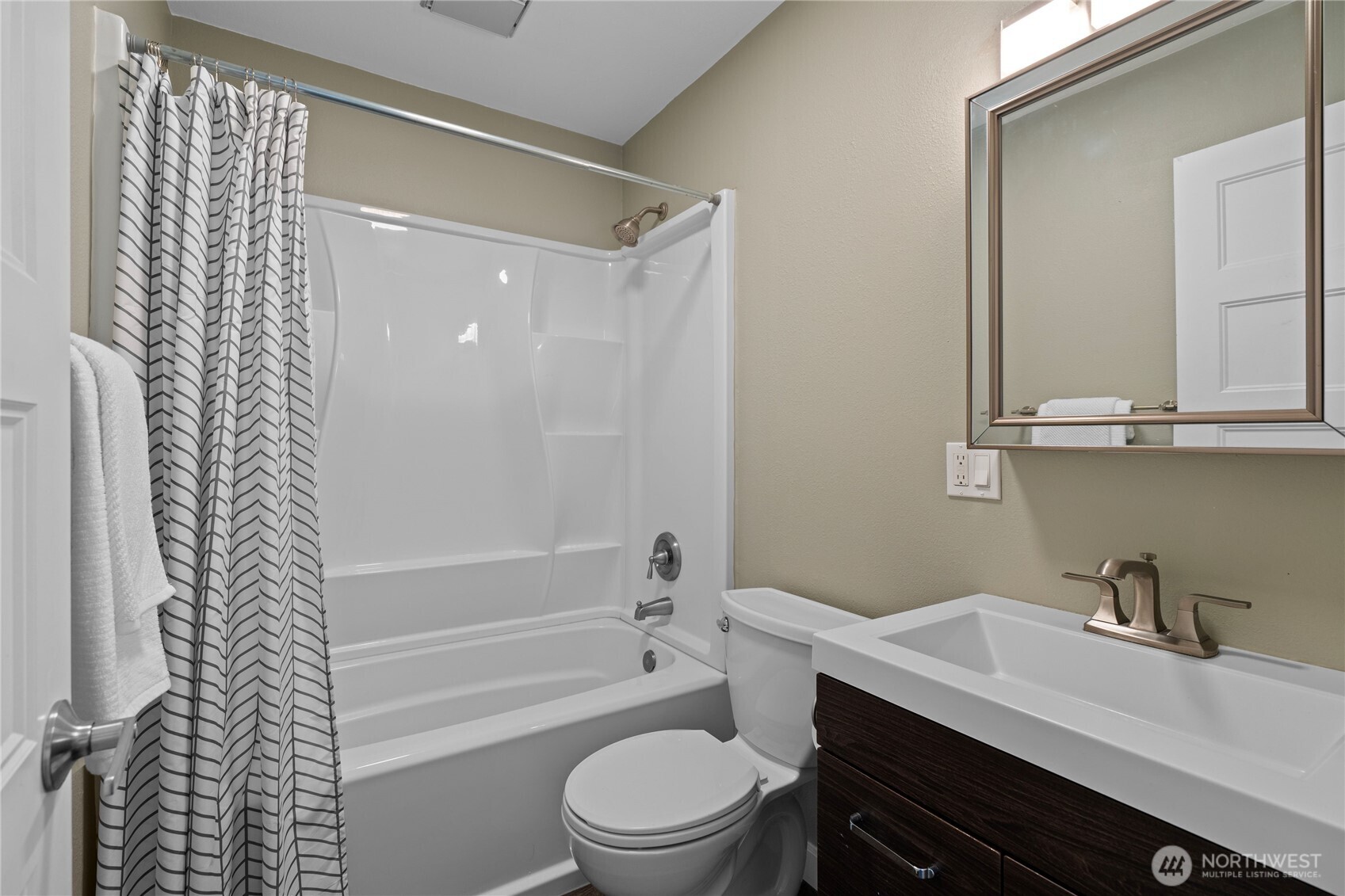 8145 Sandy Hook Terrace , Clinton, WA 98236