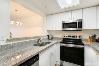 1825 S 330th Street #E7, Federal Way, WA 98003 - Photo 8