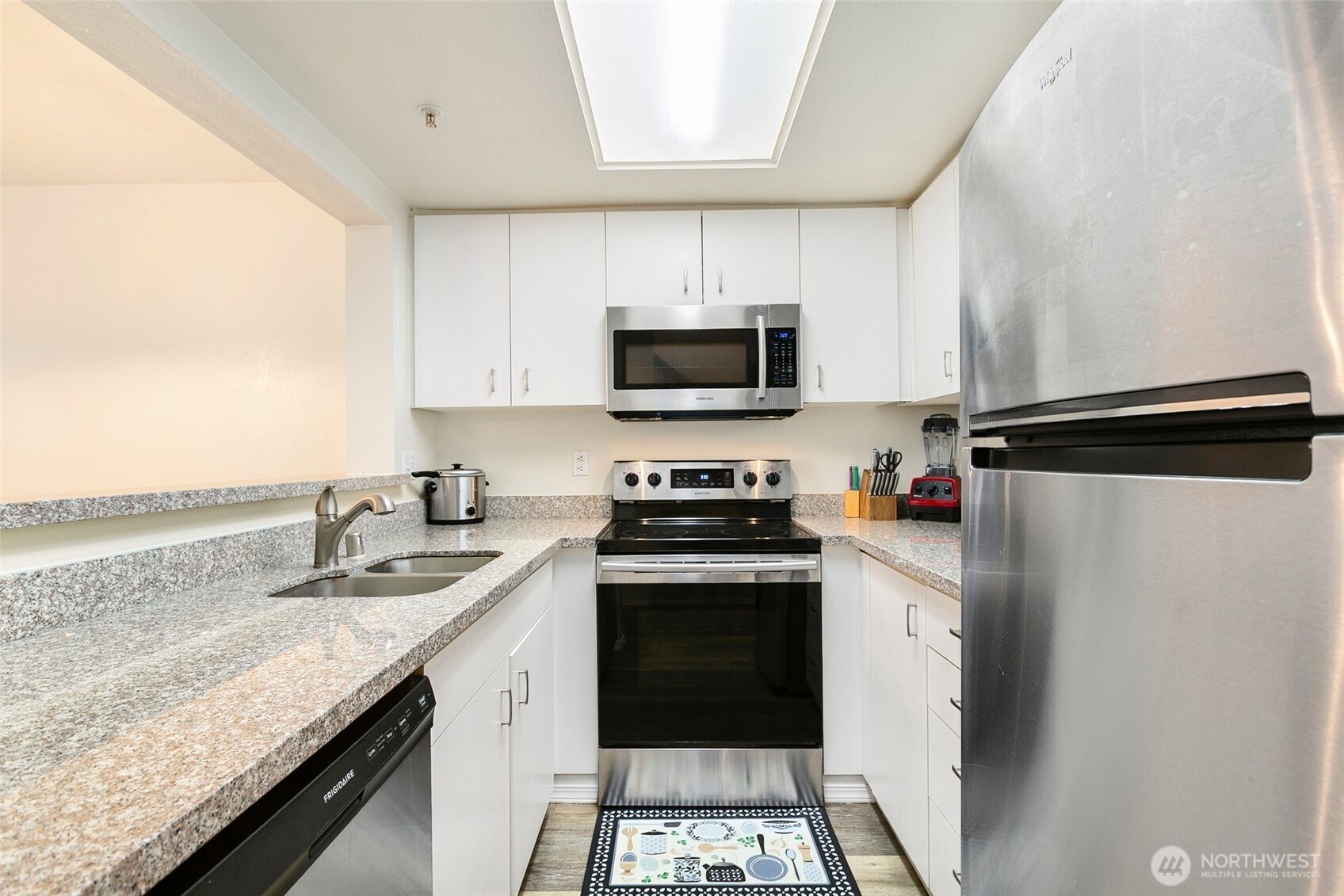 1825 S 330th Street #E7, Federal Way, WA 98003