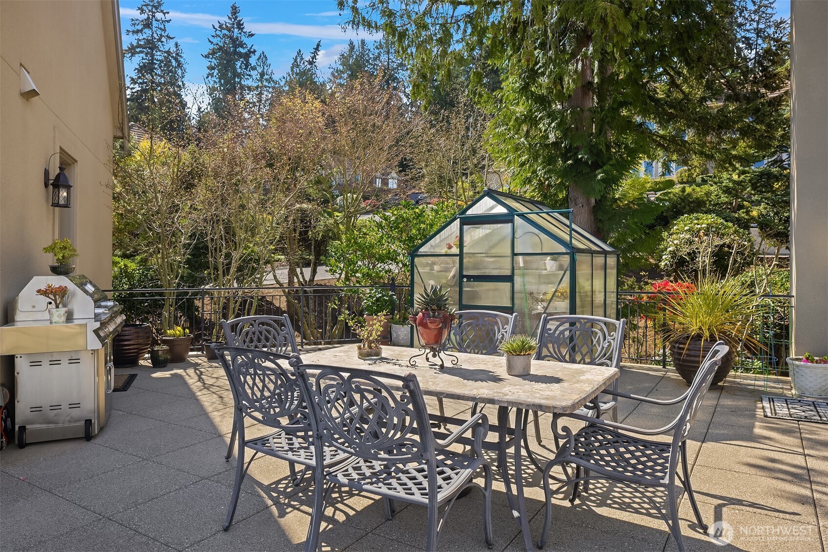 8496 NE Woodland Cove Drive , Kirkland, WA 98034