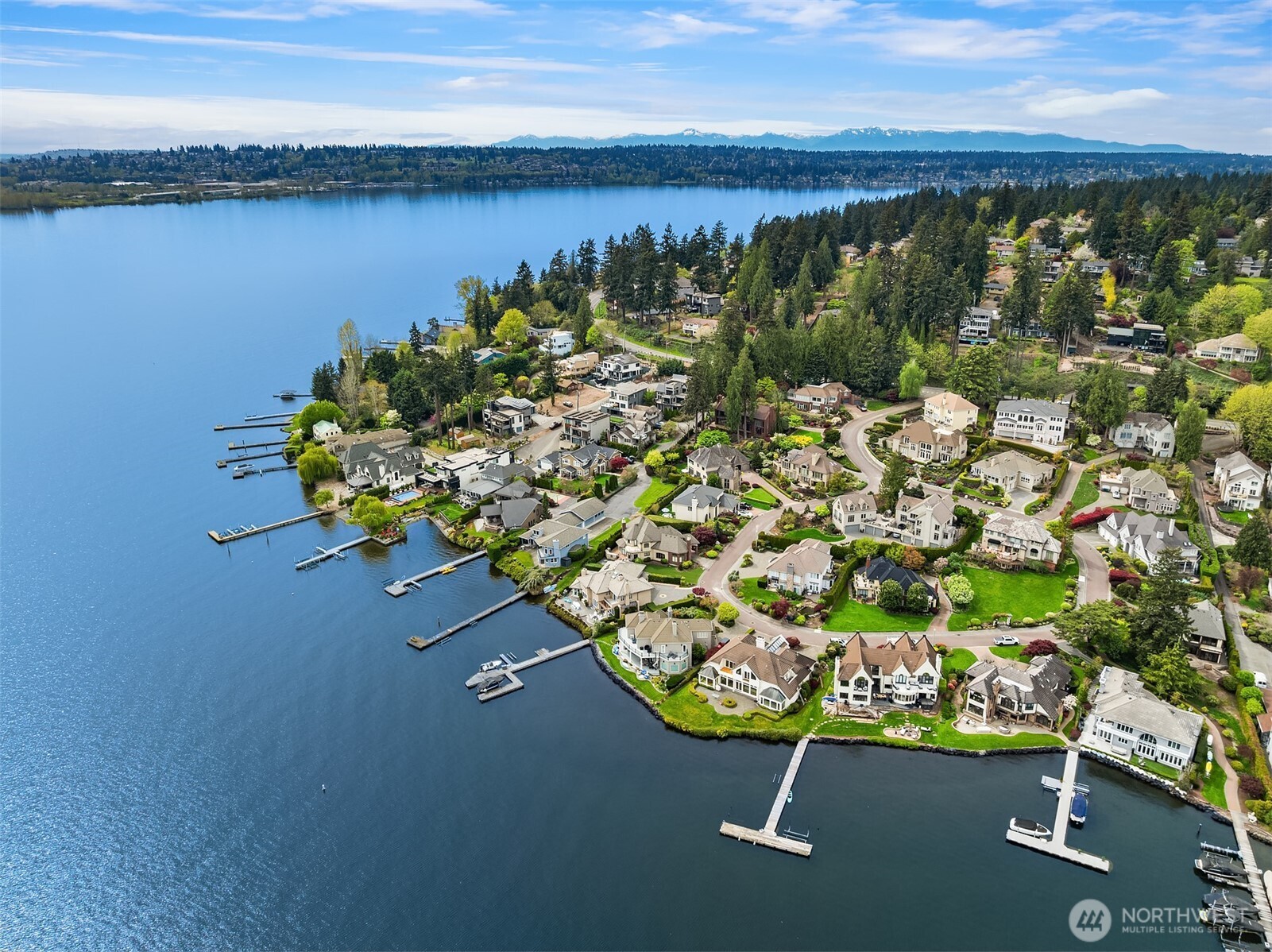 8496 NE Woodland Cove Drive , Kirkland, WA 98034
