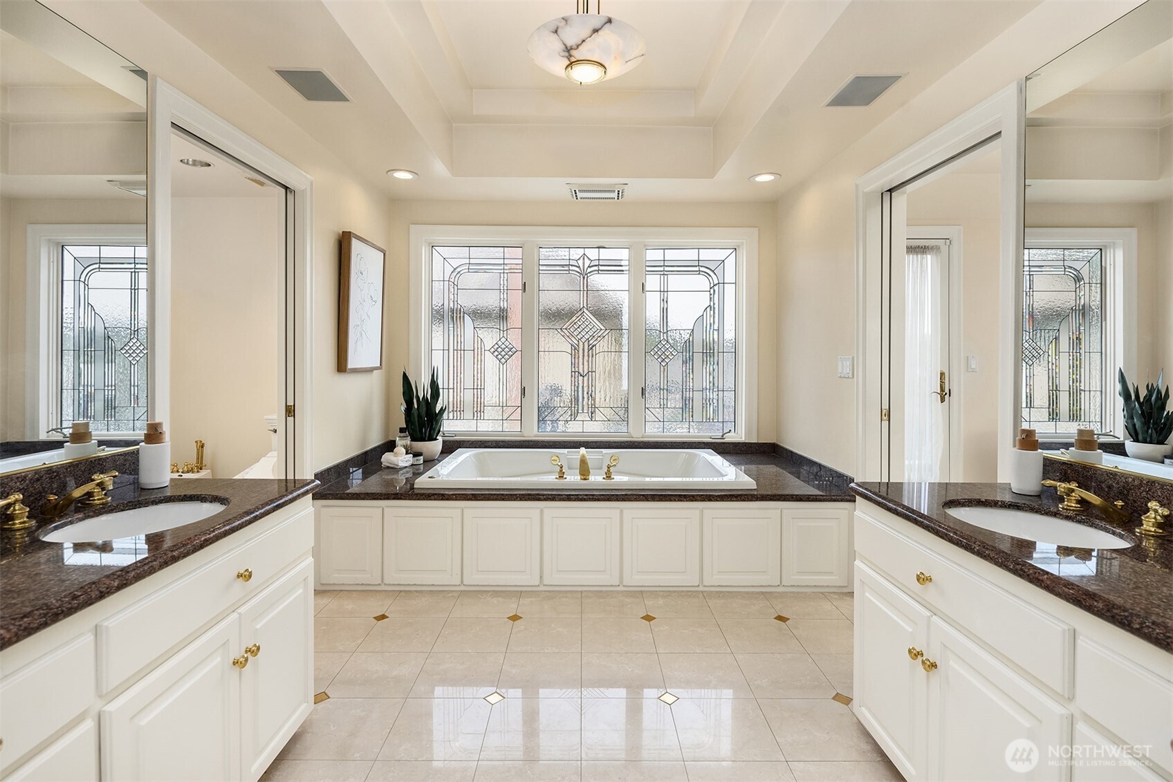 8496 NE Woodland Cove Drive , Kirkland, WA 98034
