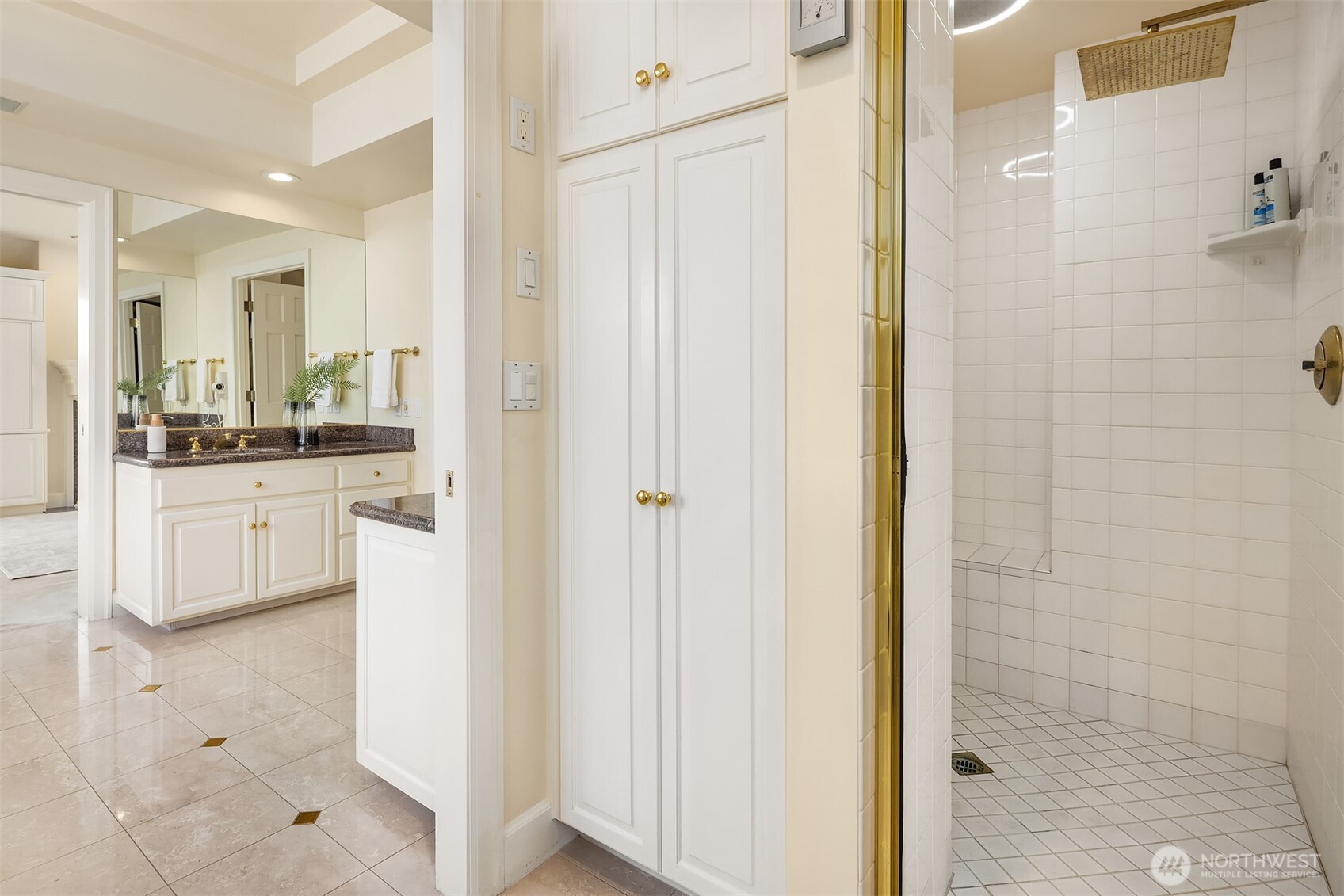 8496 NE Woodland Cove Drive , Kirkland, WA 98034