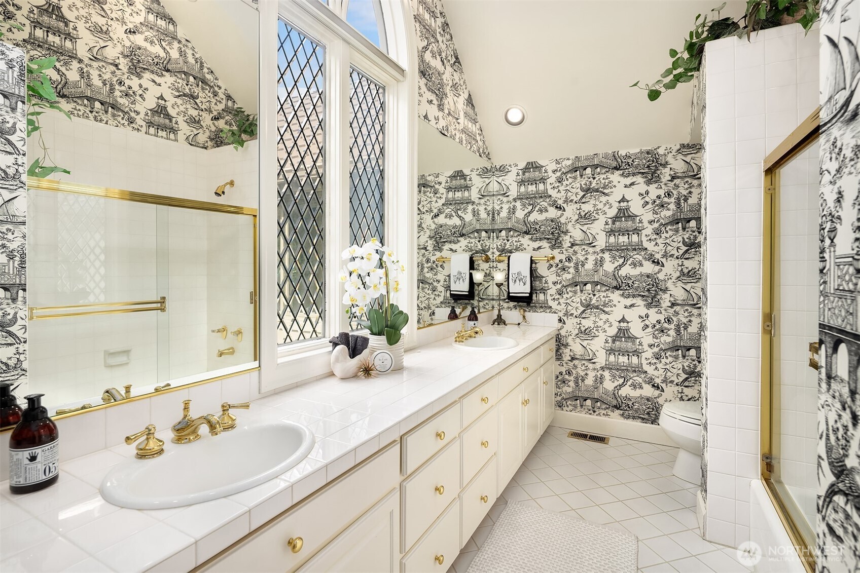 8496 NE Woodland Cove Drive , Kirkland, WA 98034