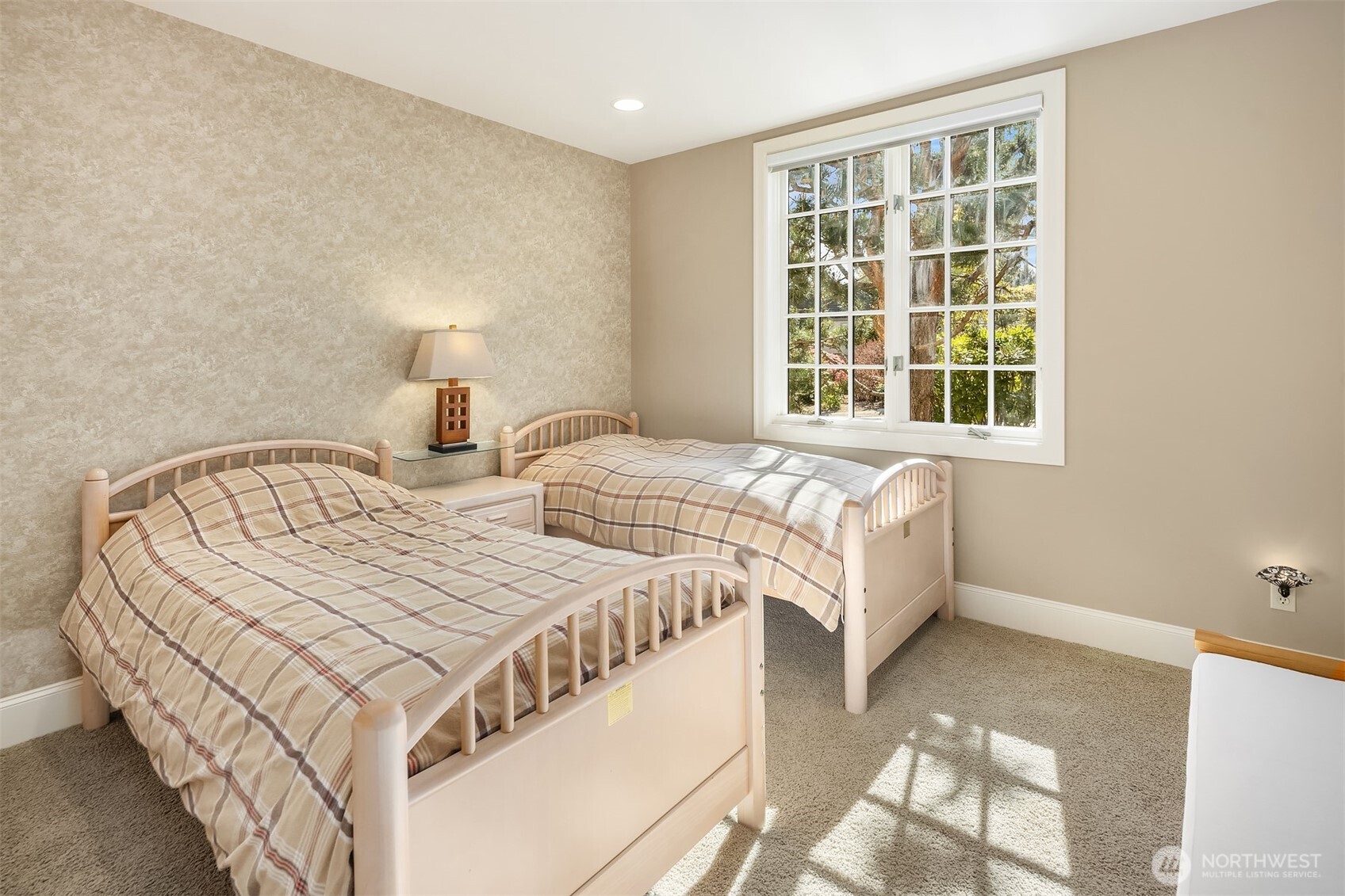 8496 NE Woodland Cove Drive , Kirkland, WA 98034