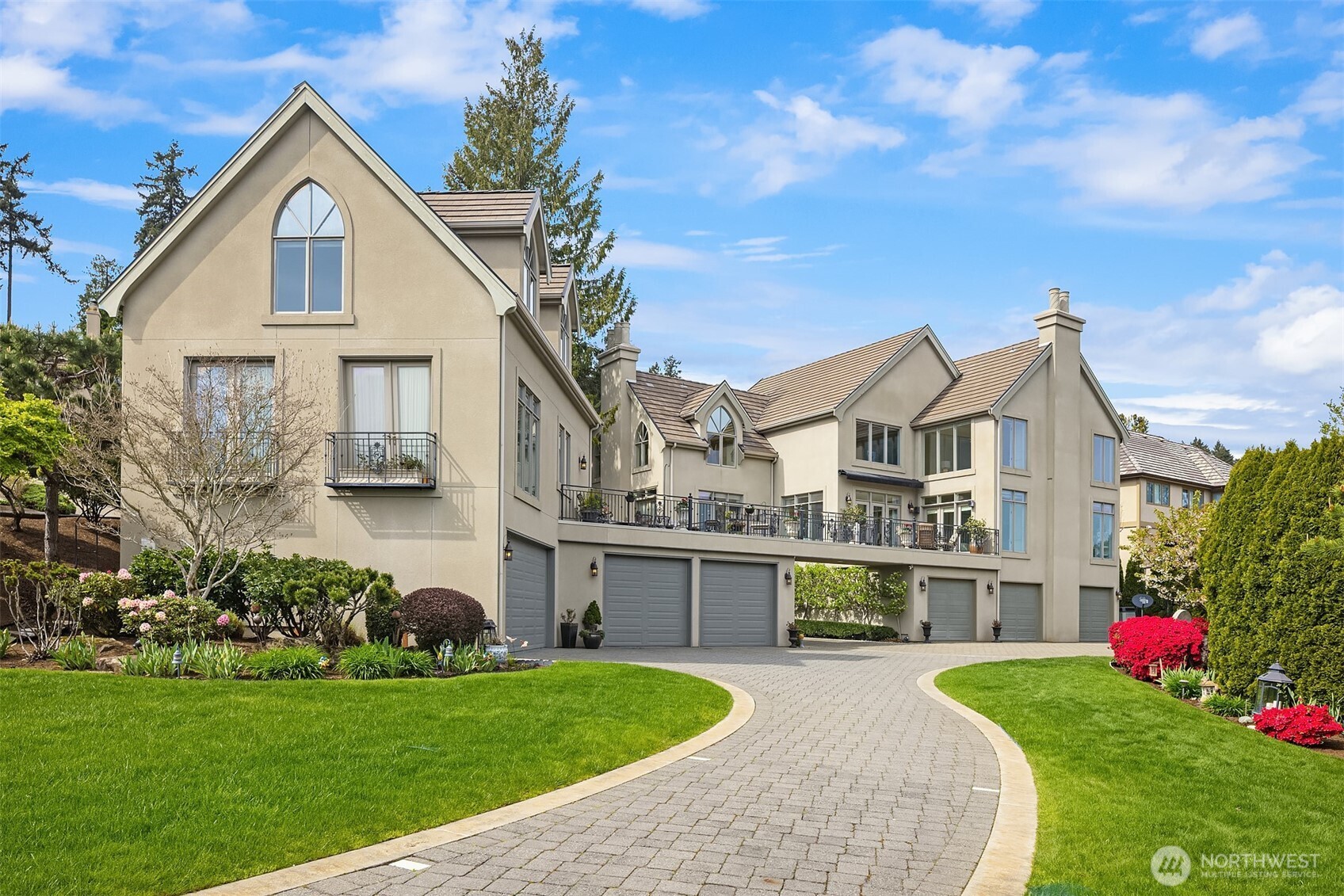 8496 NE Woodland Cove Drive , Kirkland, WA 98034