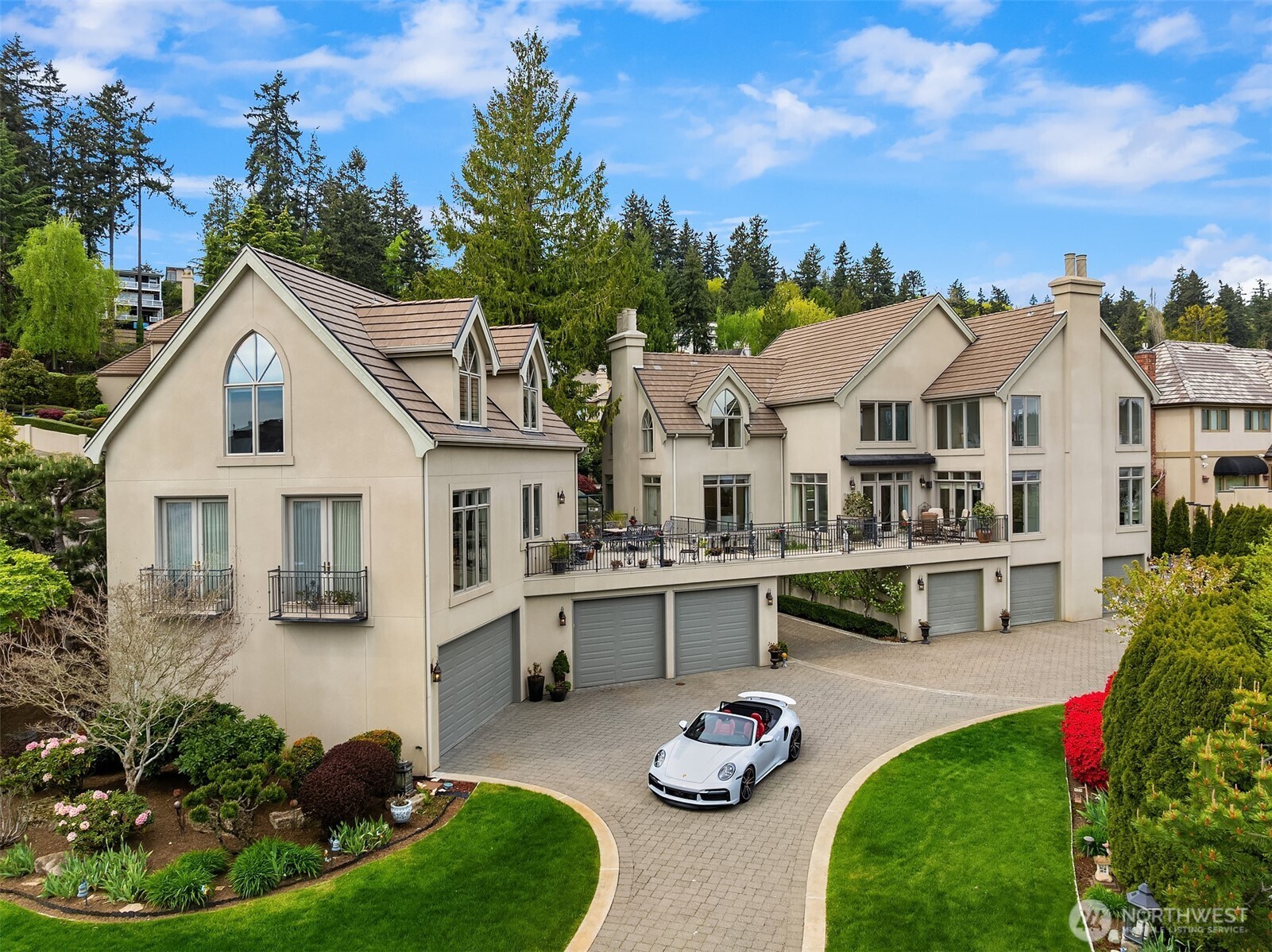 8496 NE Woodland Cove Drive , Kirkland, WA 98034