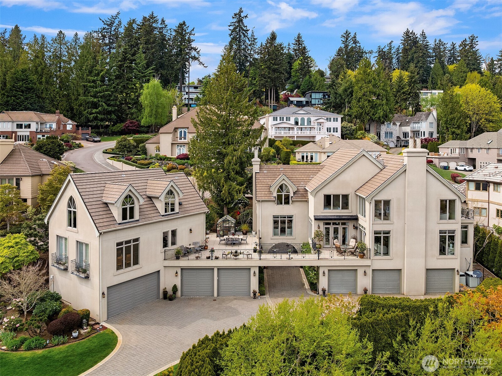 8496 NE Woodland Cove Drive , Kirkland, WA 98034