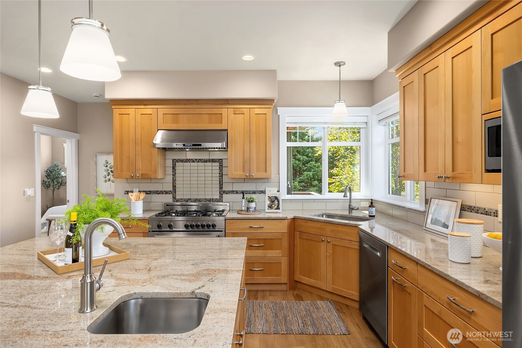 633 Pierce Court NW, Bainbridge Island, WA 98110