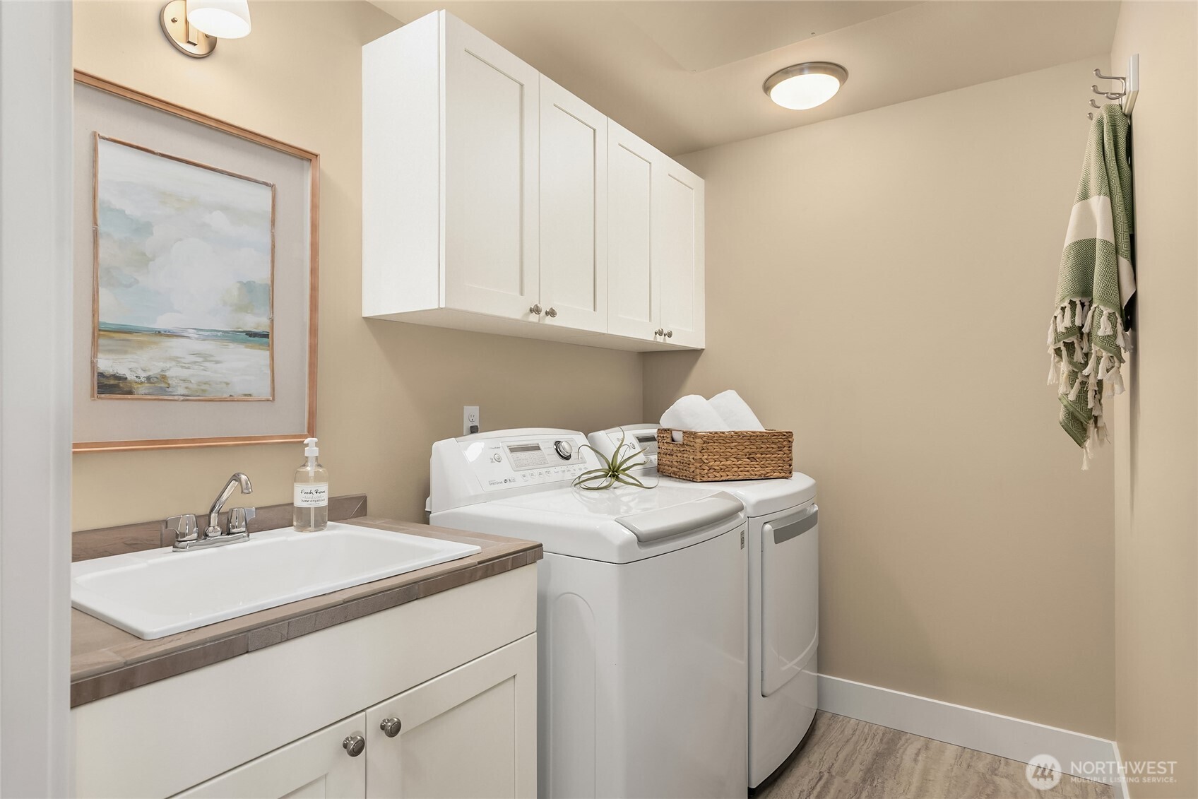 633 Pierce Court NW, Bainbridge Island, WA 98110