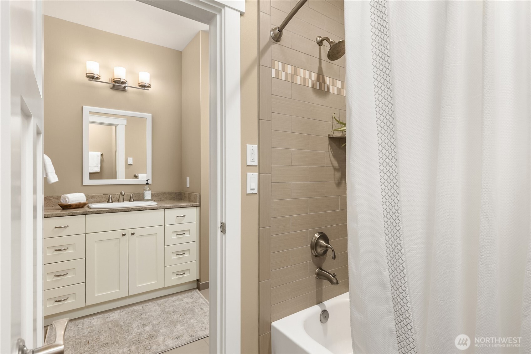 633 Pierce Court NW, Bainbridge Island, WA 98110