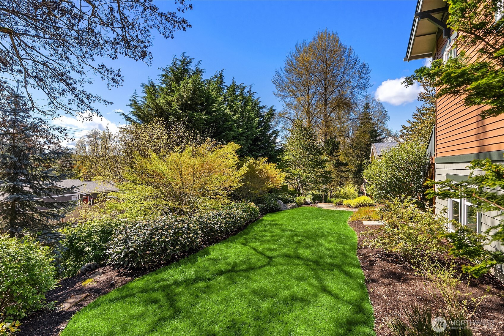 633 Pierce Court NW, Bainbridge Island, WA 98110