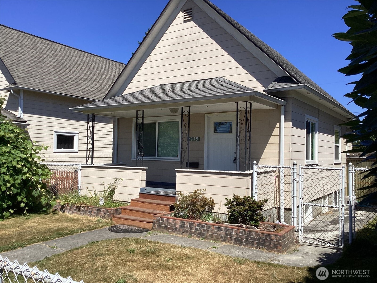 2219 Rockefeller Avenue #A, Everett, WA 98201
