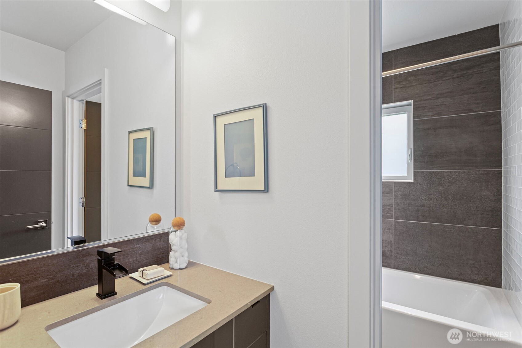 3918 S Hudson Street , Seattle, WA 98118