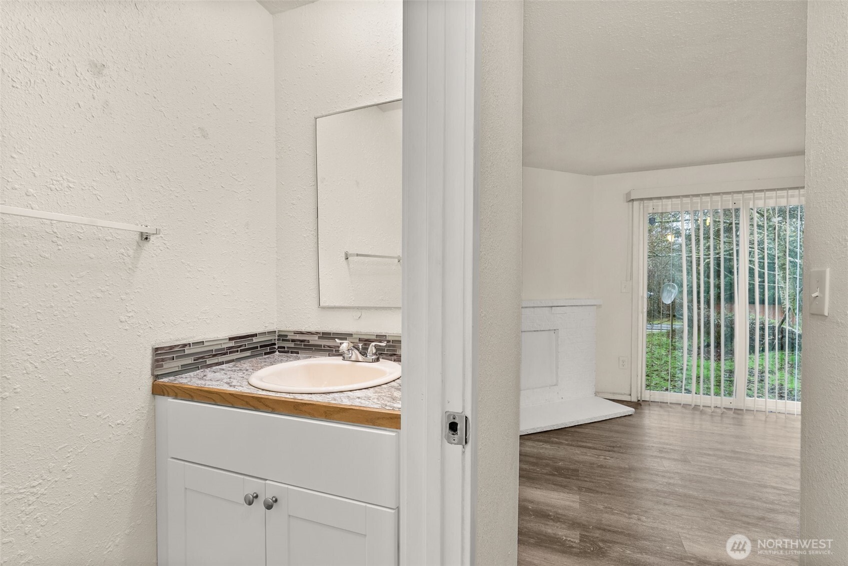665 Sunset Avenue , Ocean Shores, WA 98569
