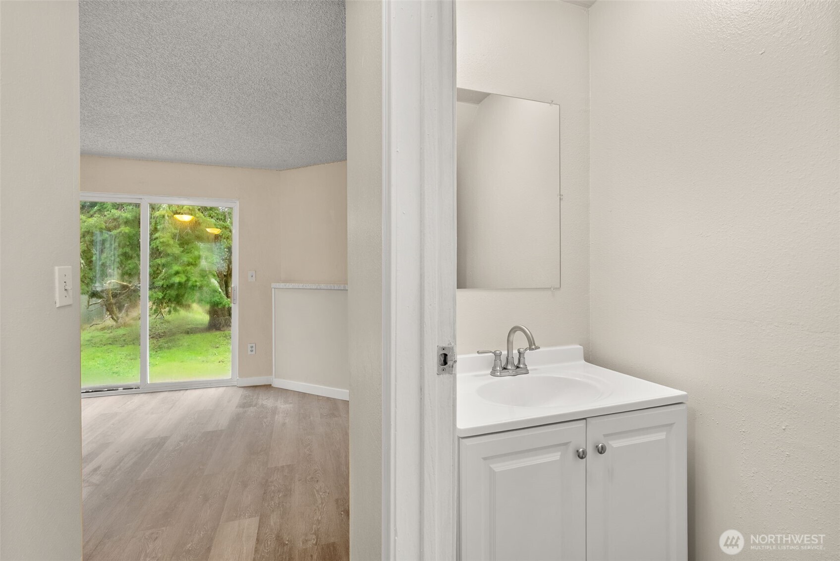 665 Sunset Avenue , Ocean Shores, WA 98569