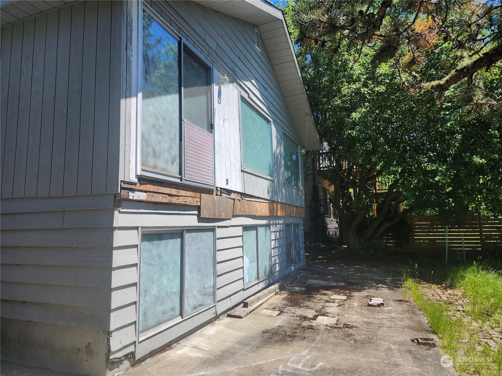 2325 Wheaton Way , Bremerton, WA 98310
