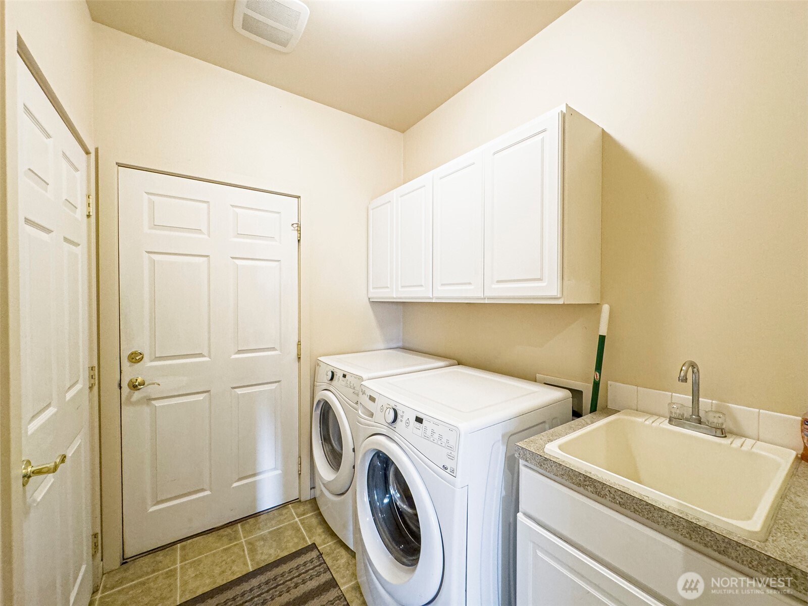 718 SE Scenic View Drive #A & B, College Place, WA 99324