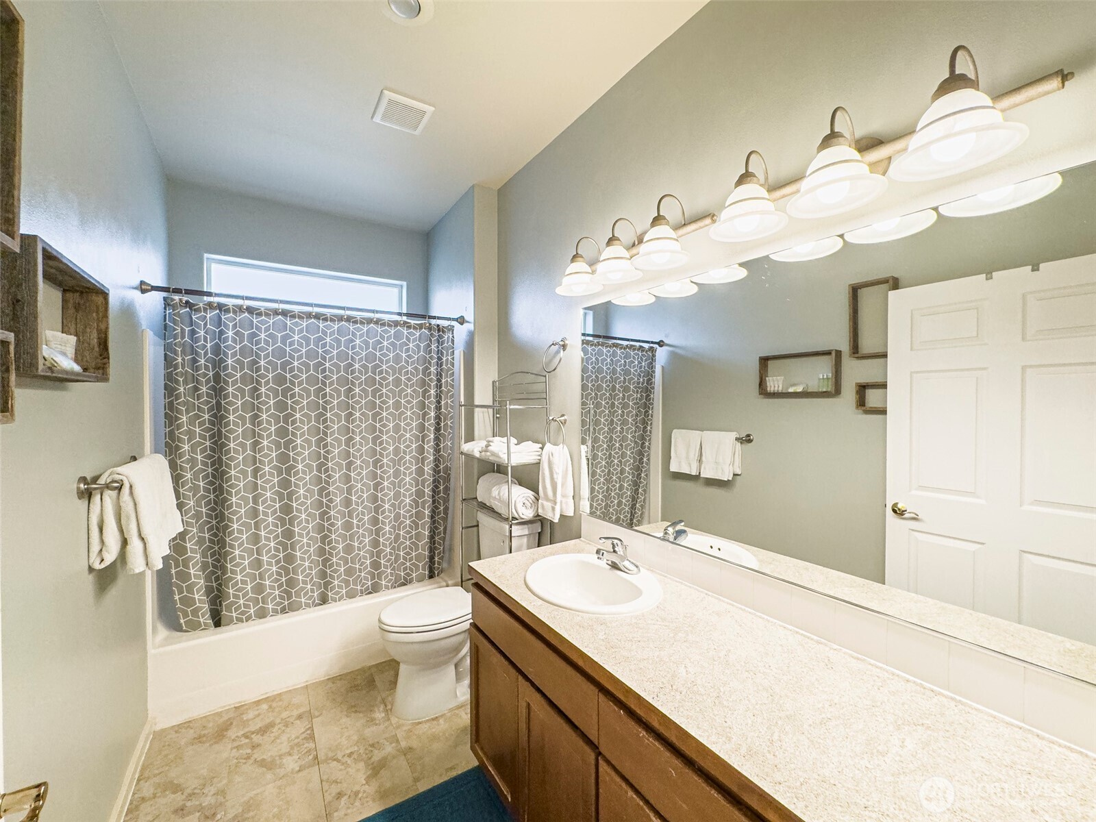 718 SE Scenic View Drive #A & B, College Place, WA 99324