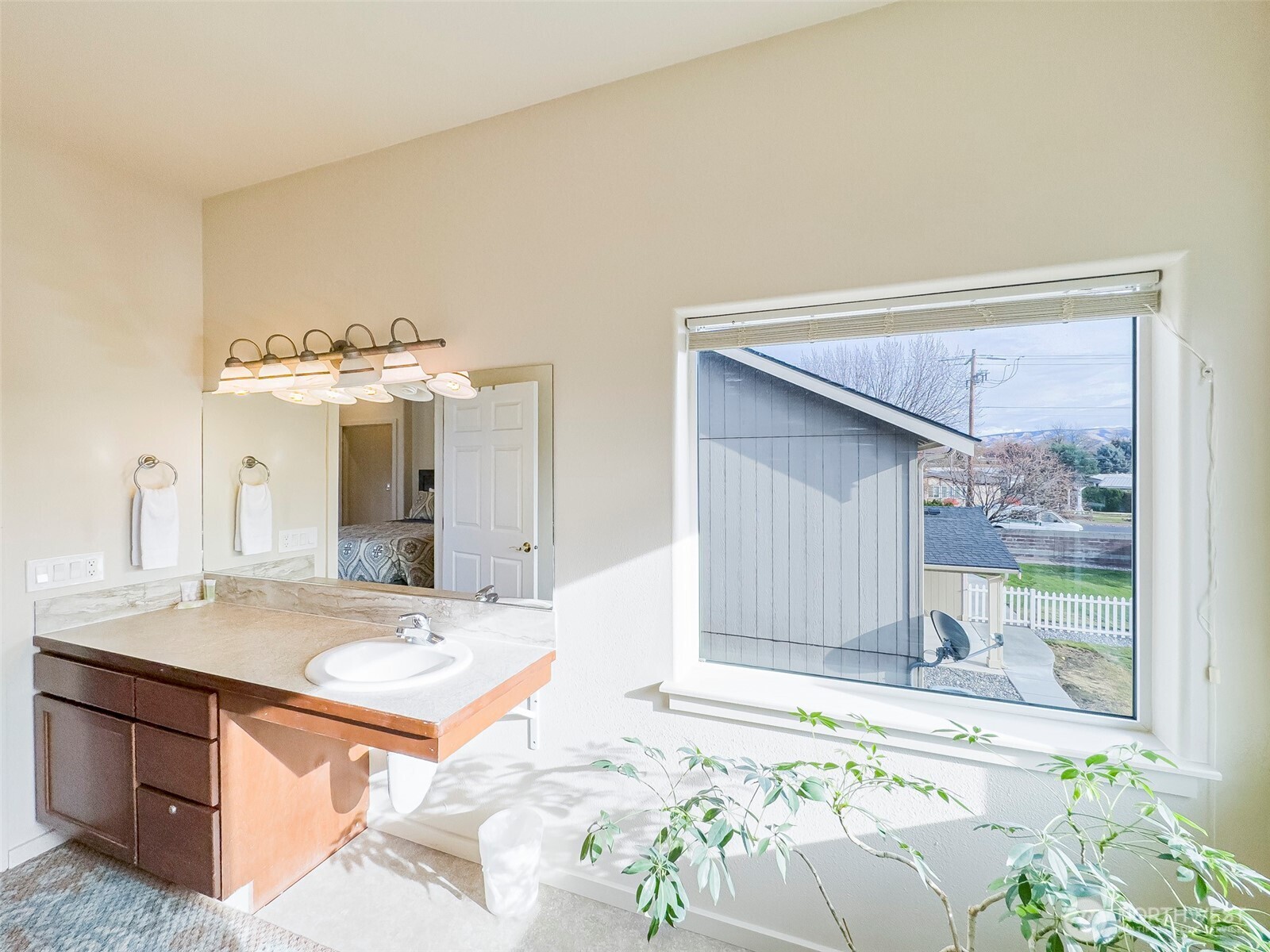 718 SE Scenic View Drive #A & B, College Place, WA 99324