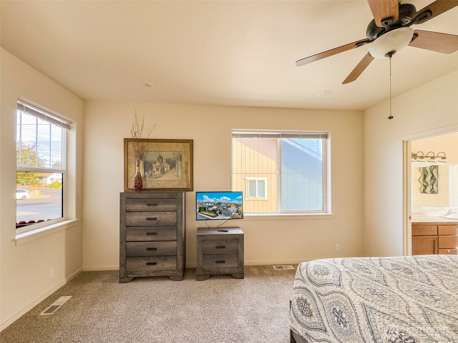 718 SE Scenic View Drive #A & B, College Place, WA 99324