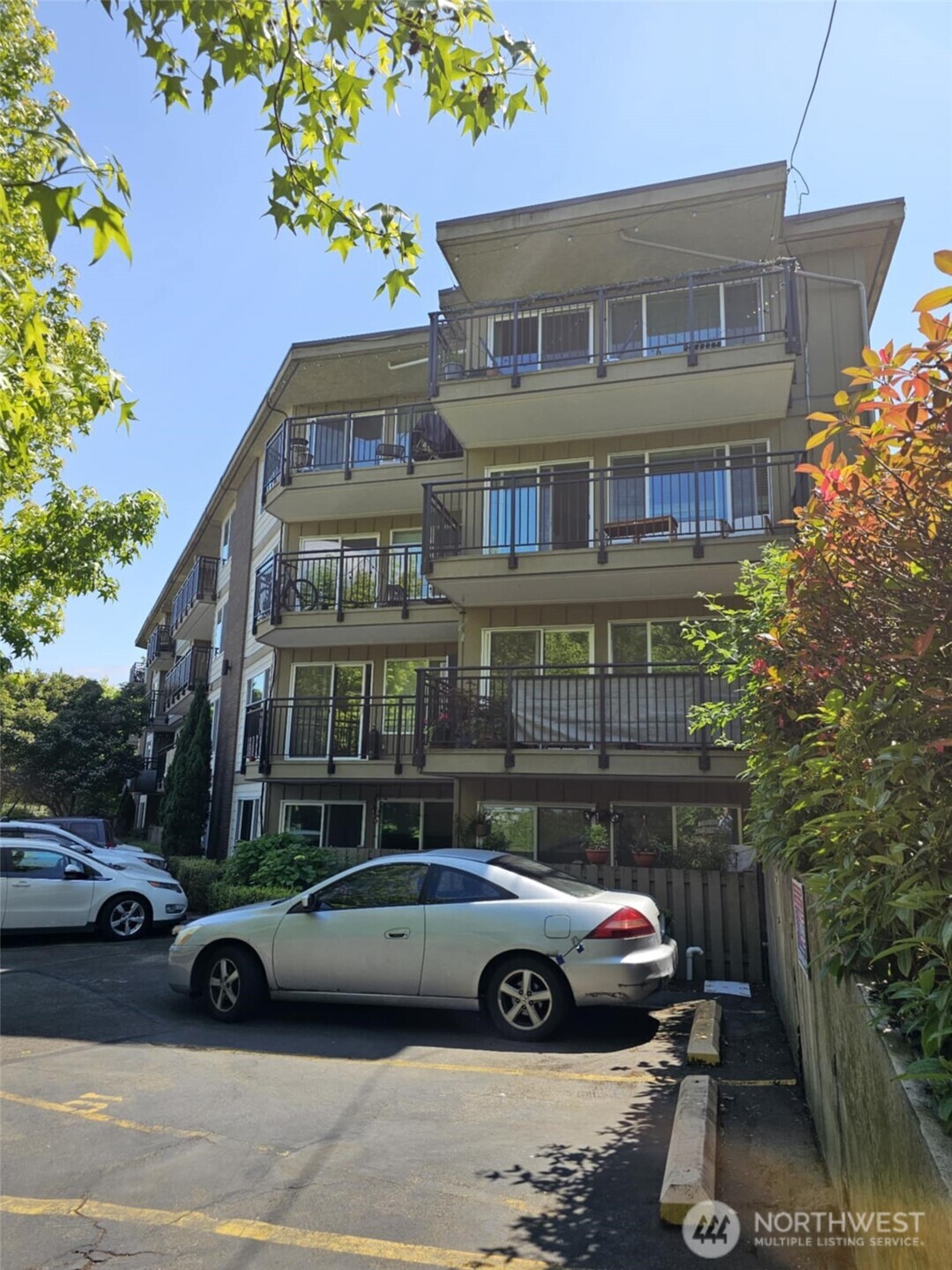 4051 Gilman Avenue W, Seattle, WA 98199