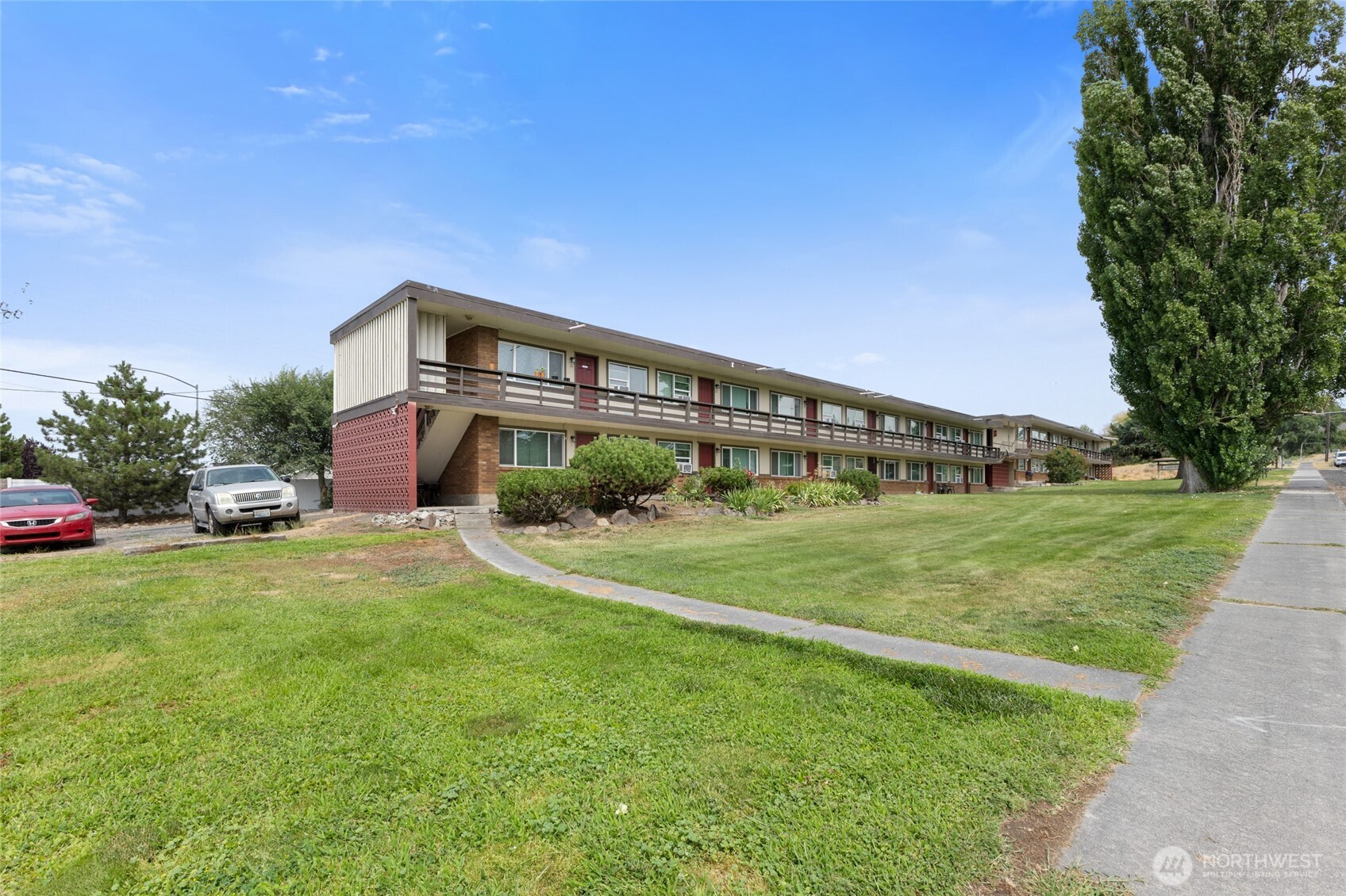 116 E Hill Avenue , Moses Lake, WA 98837