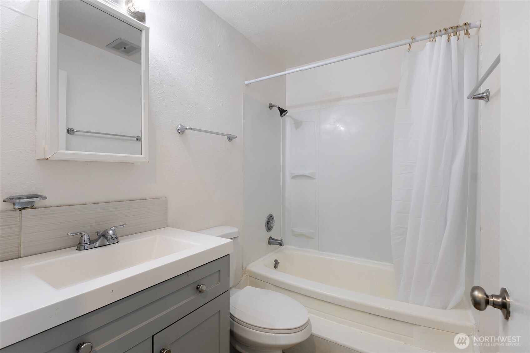 116 E Hill Avenue , Moses Lake, WA 98837
