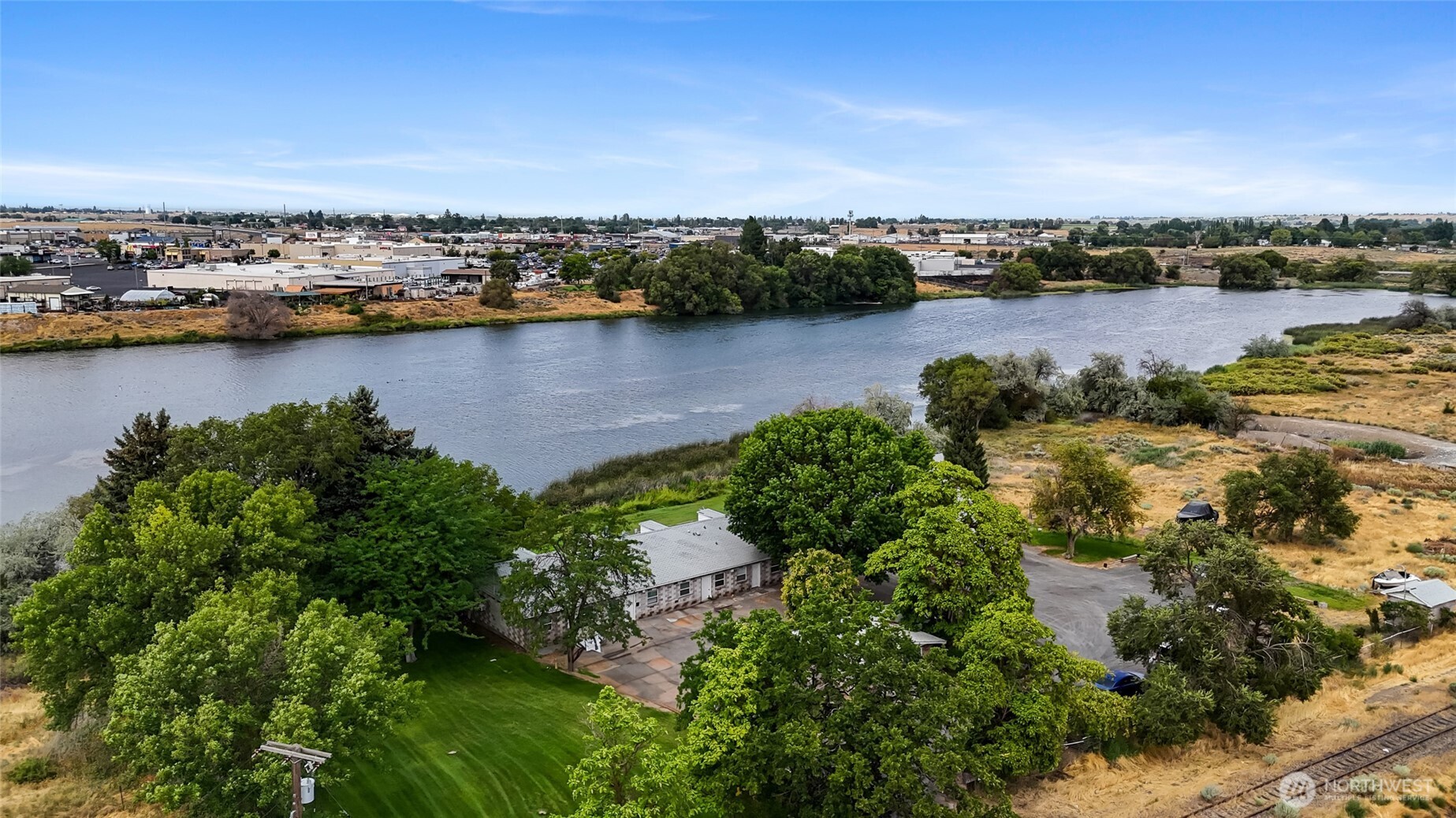510 N Fig Street , Moses Lake, WA 98837