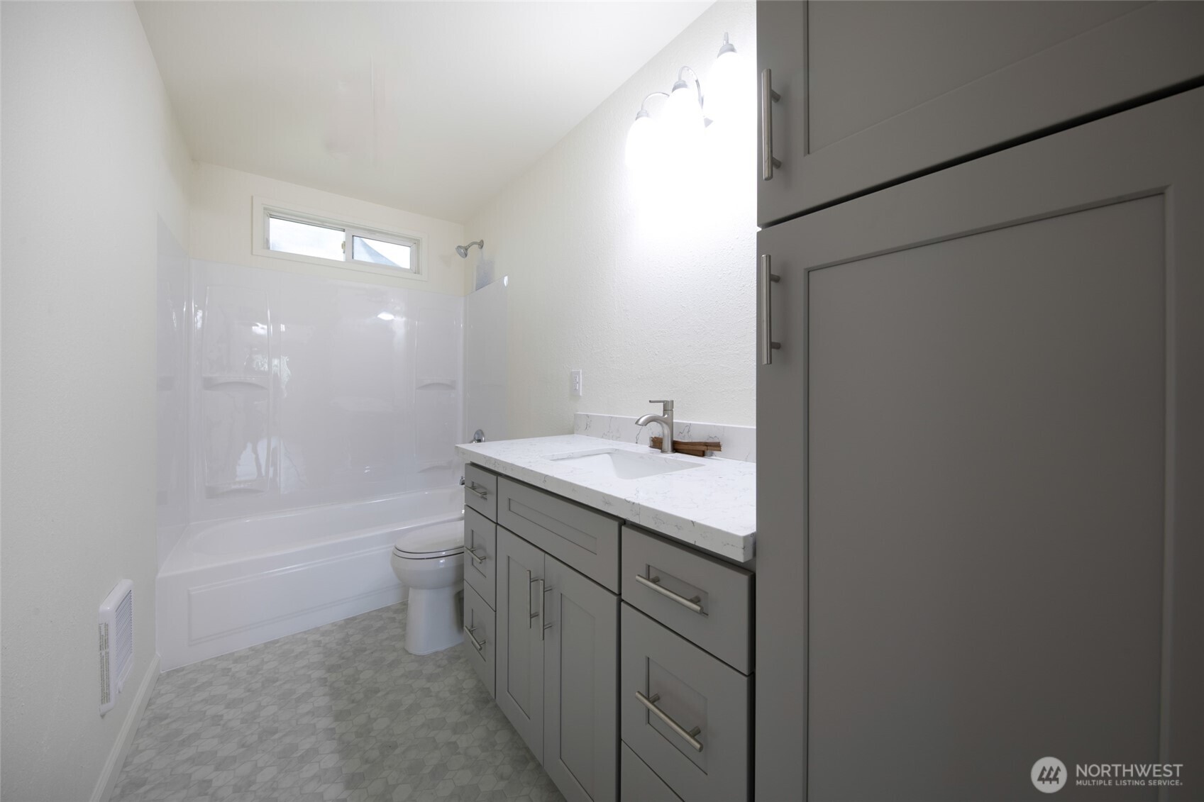 301 S 82nd Street , Tacoma, WA 98408