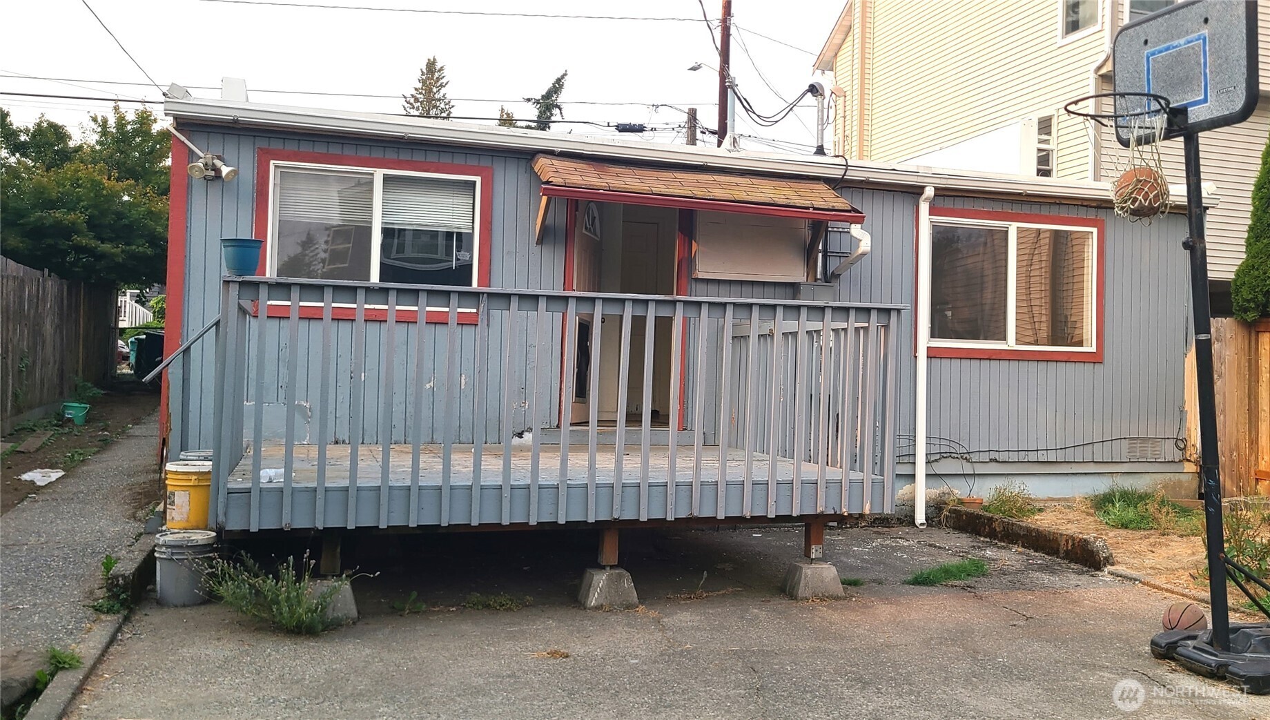 529 N 103rd Street , Seattle, WA 98133-9201