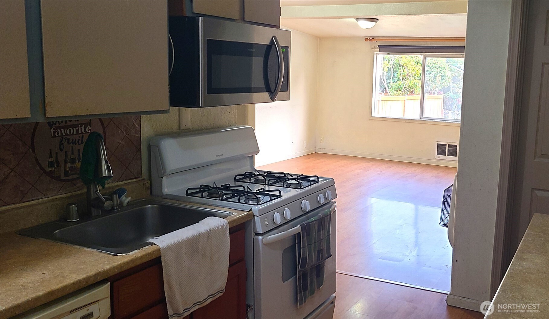 529 N 103rd Street , Seattle, WA 98133-9201