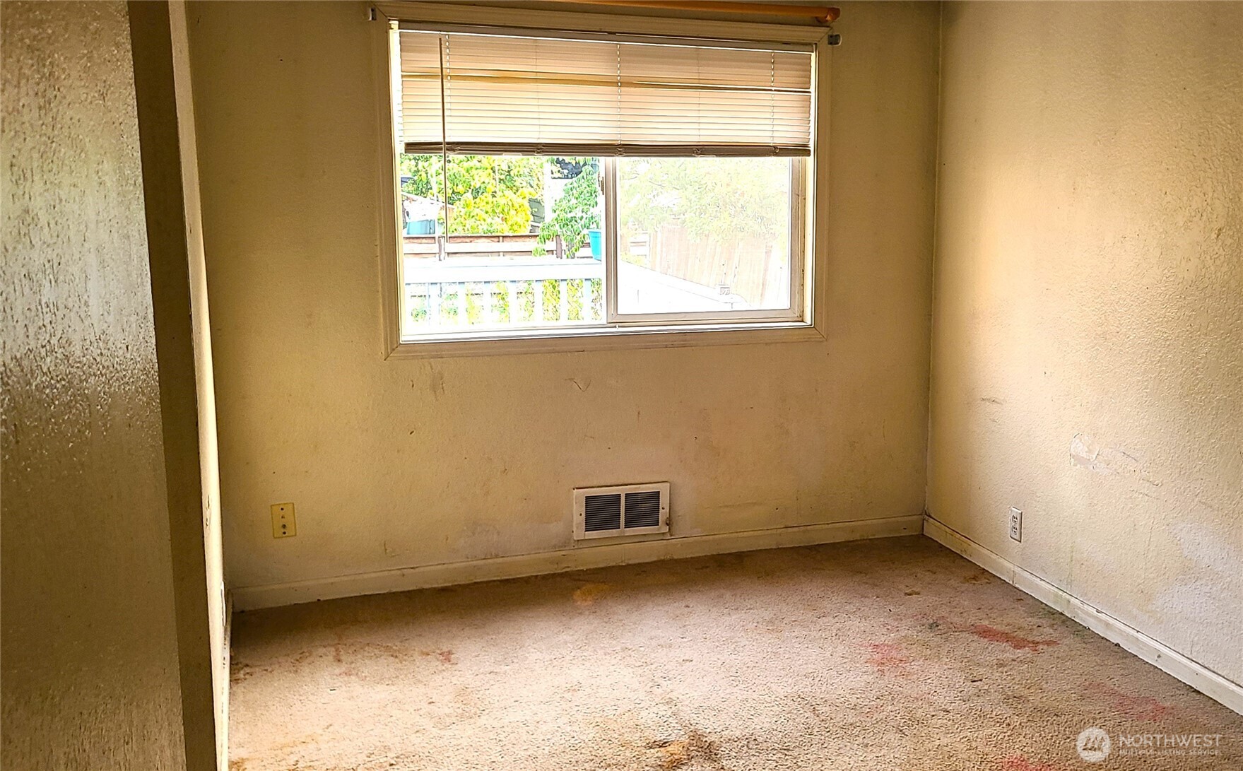 529 N 103rd Street , Seattle, WA 98133-9201
